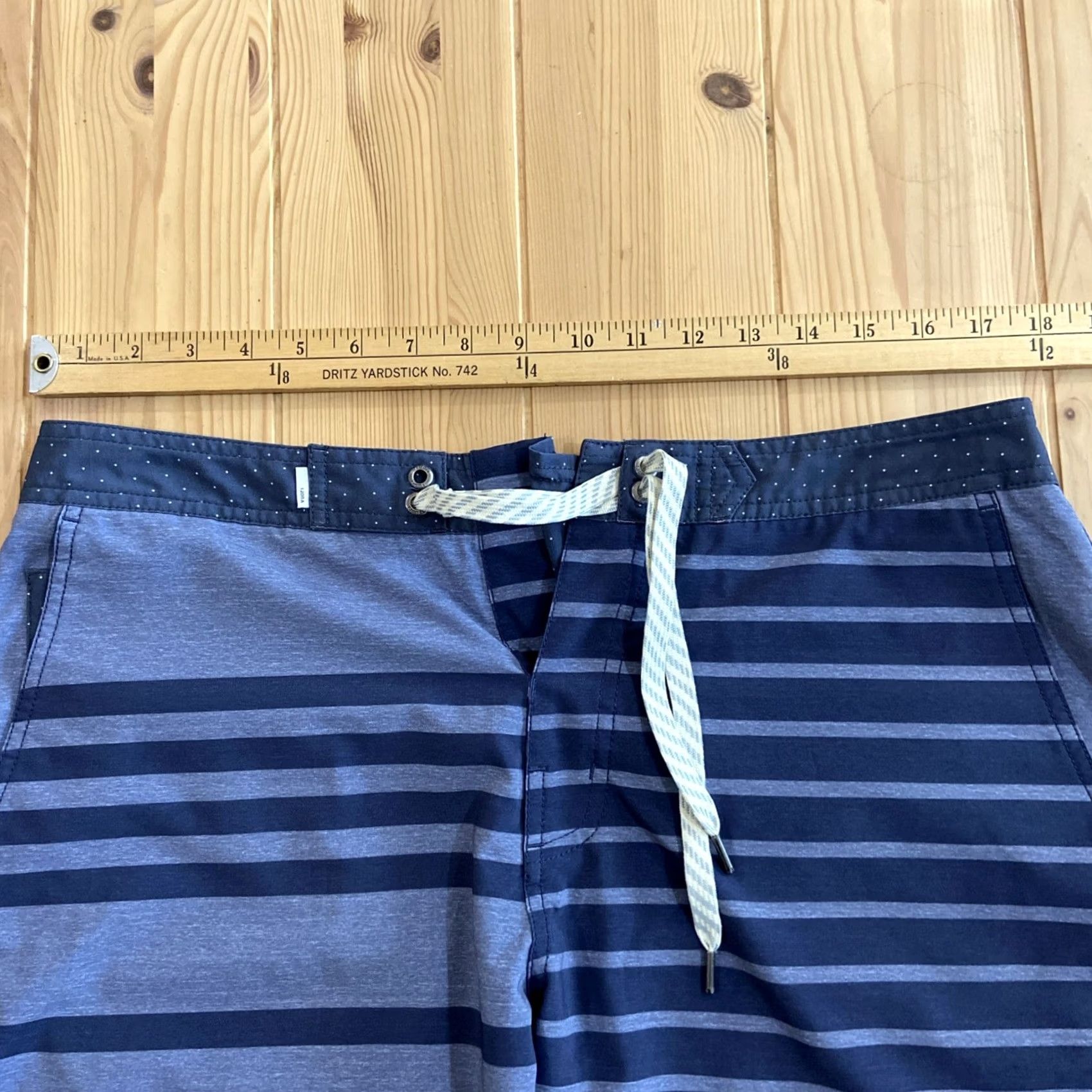Vuori Vuori Cruise Performance Board Shorts Swim Trunks 4 Way Stretch VCycled Fabric Striped Mens 32 Regular Bottom Size US 32 / EU 48 - 3 Thumbnail