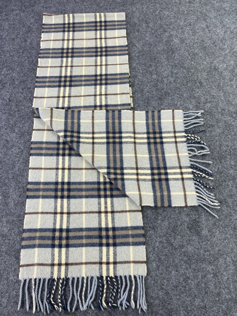 Burberry scarf 2024 sale online