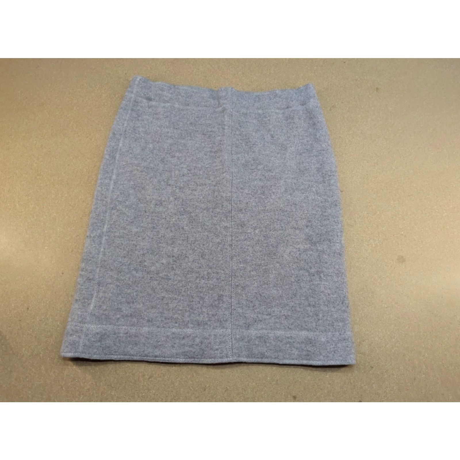 Marcs Marc Cain Skirt Womens 100% Virgin Wool Size 3 Gray Fleece Knee Length Floral Casual Swing Mens? Womens Size 26" / US 2 / IT 38 - 2 Thumbnail