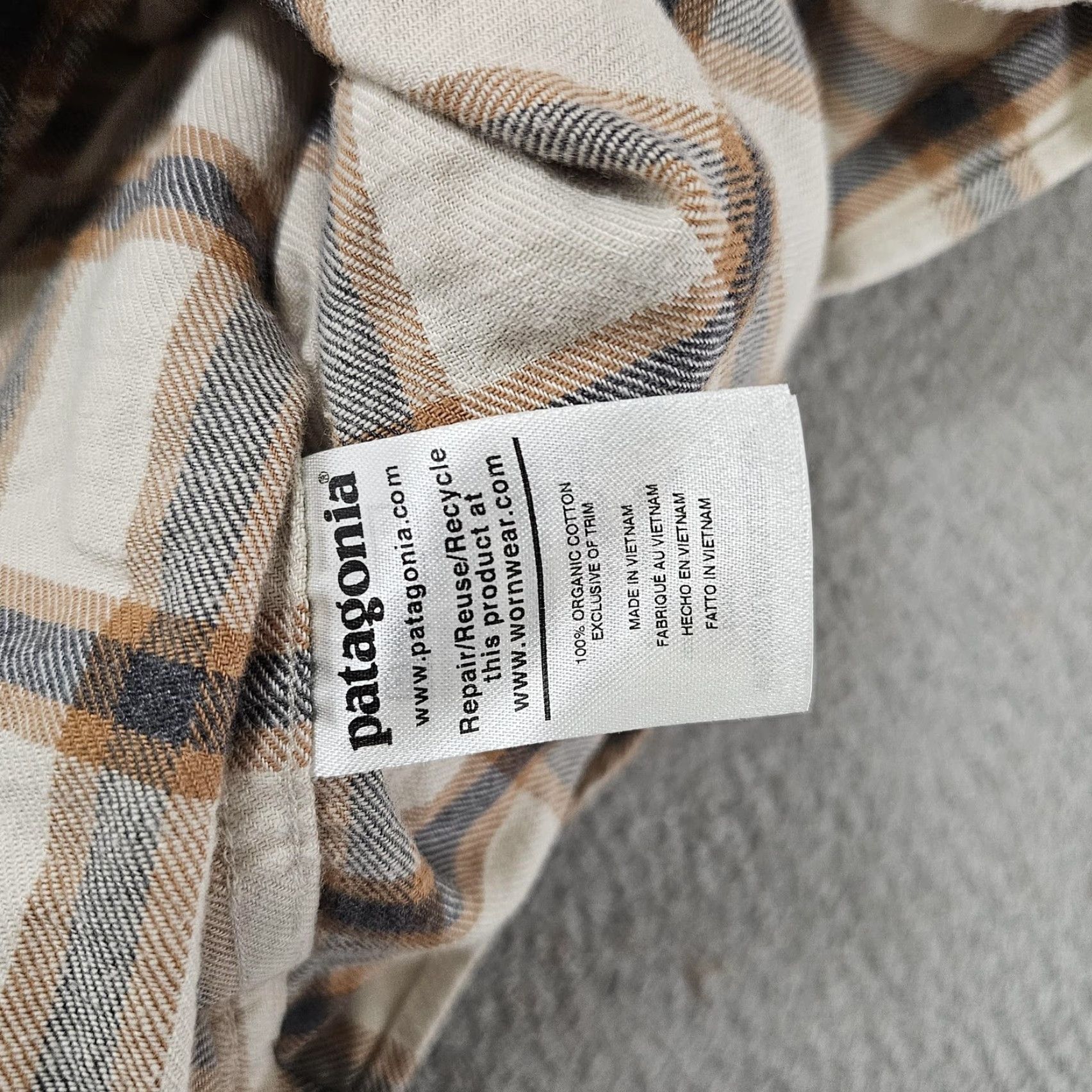 Patagonia Patagonia Shirt Mens Large Beige Plaid Organic Cotton Flannel Long Sleeve 54020 Size US L / EU 52-54 / 3 - 4 Thumbnail