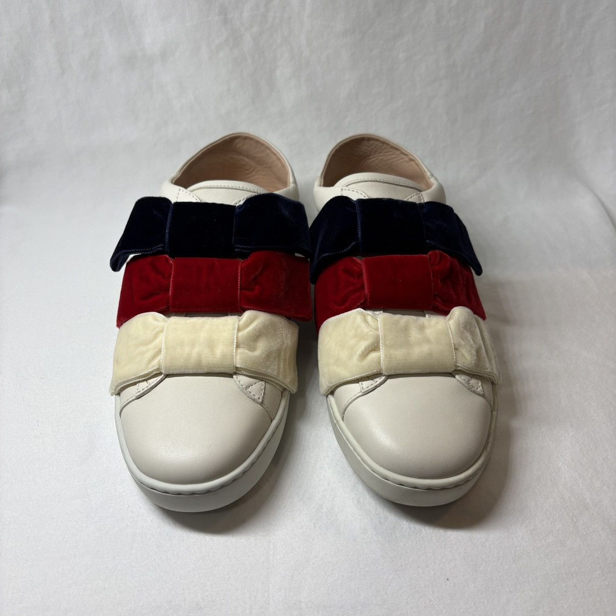 Gucci AUTHENTIC Gucci Sneakers with Velvet Bows Size US 8 / IT 38 - 2 Thumbnail