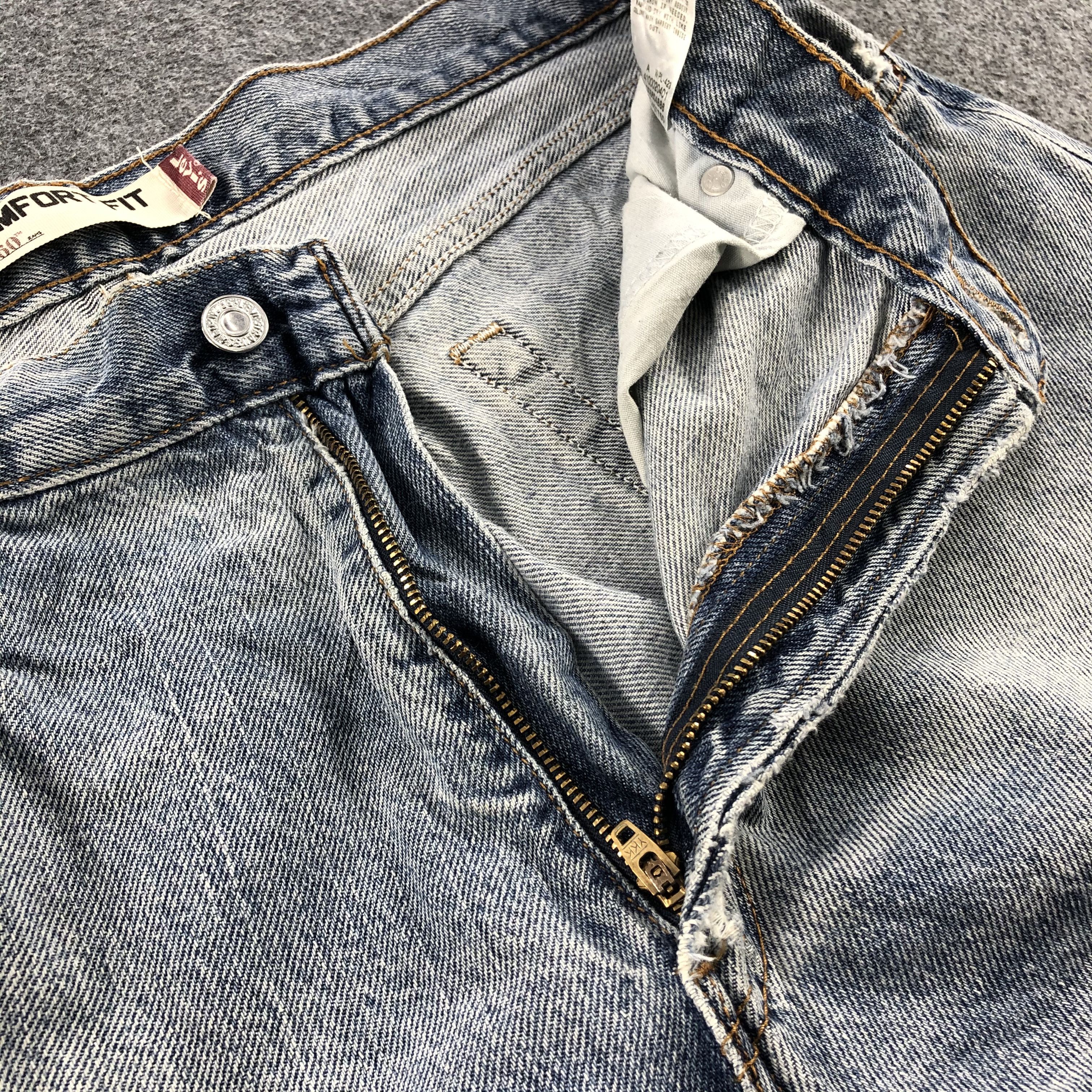Levi's Light Washed Vintage Levis 560 Jeans Distressed Denim-J1041 Size US 35 - 8 Thumbnail