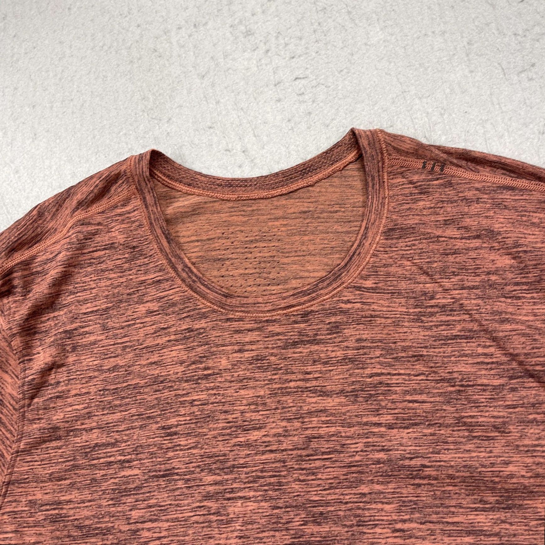 Lululemon Lululemon Shirt Mens M Orange Long Sleeve Metal Vent Athleisure Gym Yoga Breathable Lightweight Size US M / EU 48-50 / 2 - 3 Thumbnail