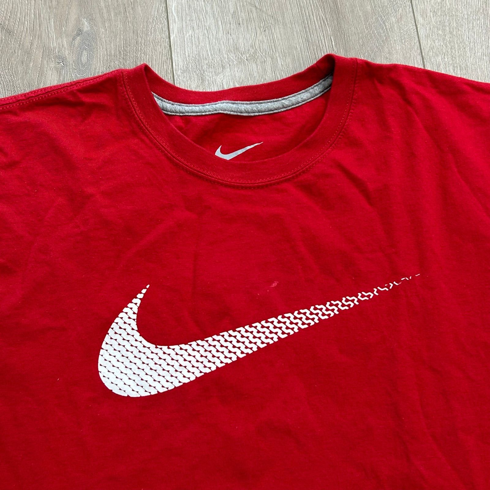 Nike Nike Check Swoosh Logo Red White Regular Fit Tee T size L Size US L / EU 52-54 / 3 - 2 Thumbnail