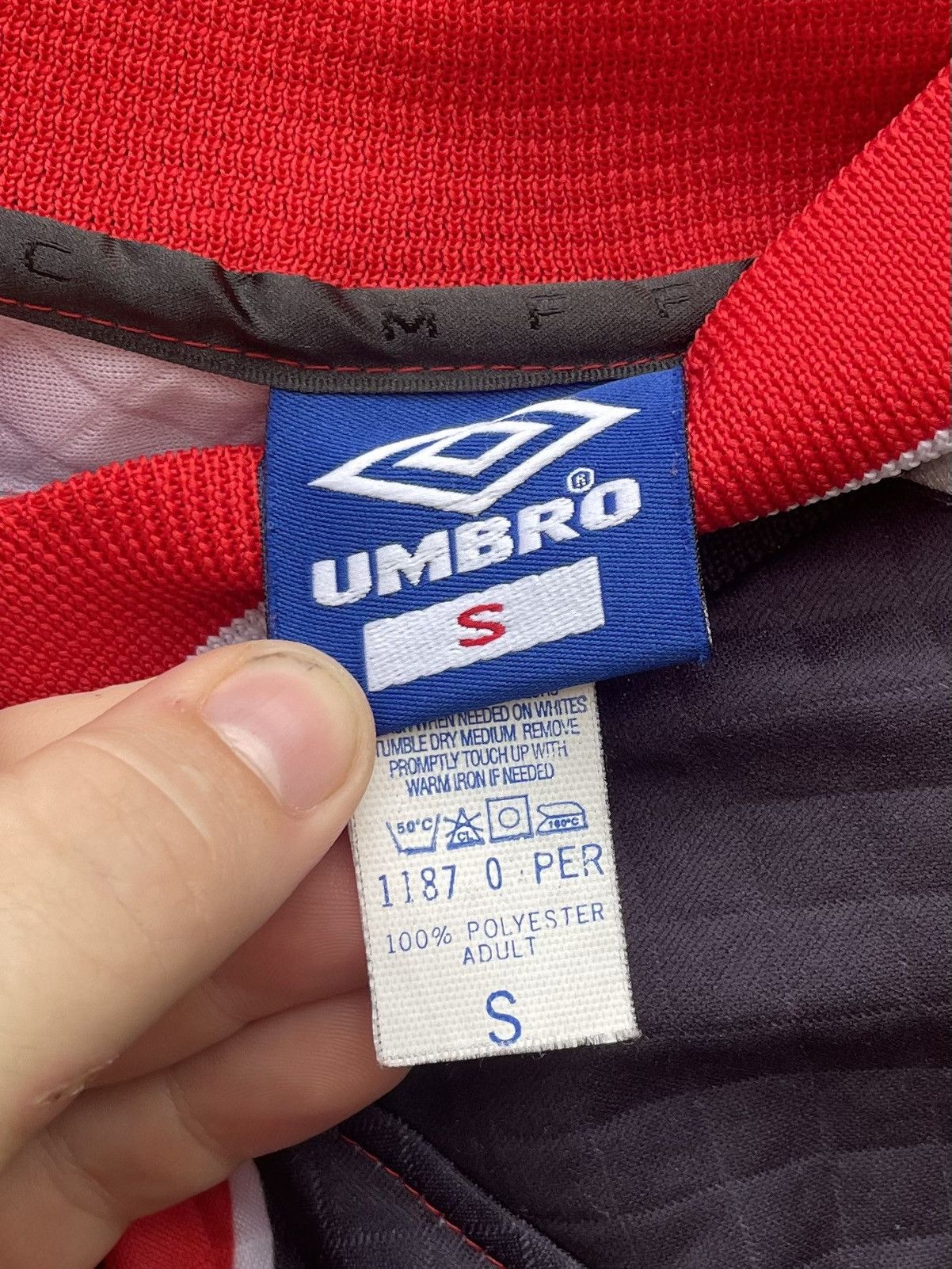 Umbro VTG Umbro Black Red White Goalie Shirt Padded Soccer V Neck Size US S / EU 44-46 / 1 - 2 Thumbnail