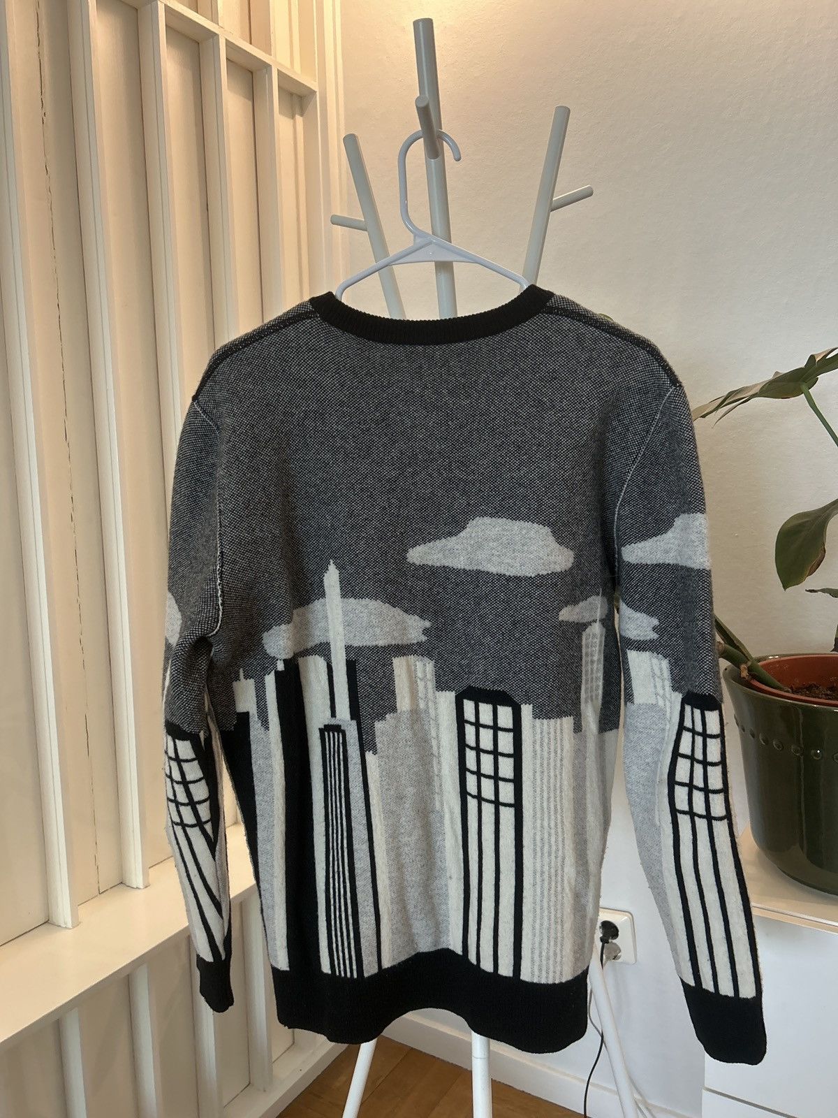 Maison Kitsune MAISON KITSUNÉ REVERSIBLE DAY & NIGHT CREW KNIT Size US M / EU 48-50 / 2 - 3 Thumbnail