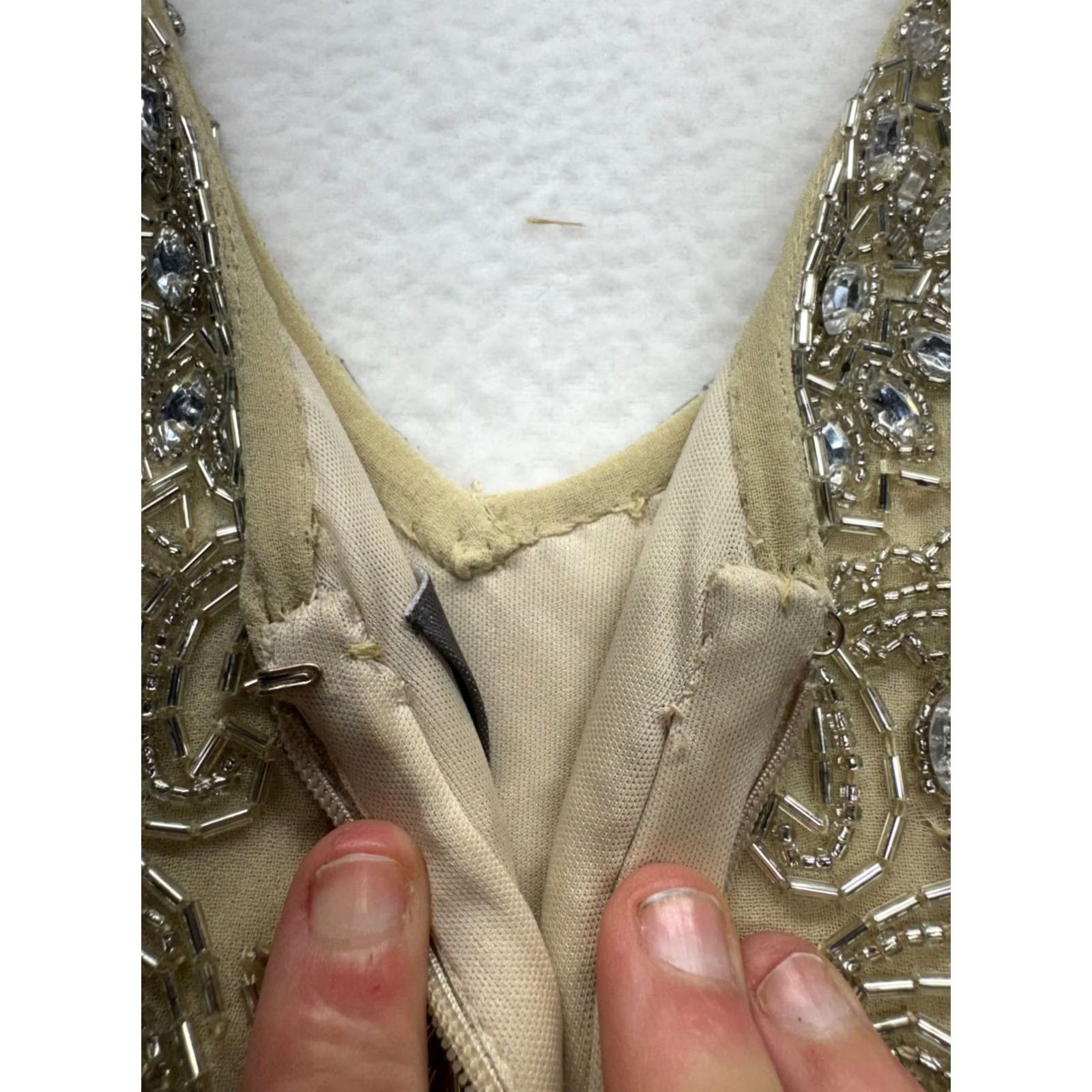 Vintage VINTAGE Theia Beaded Dress Women's 4 Knee Length Champagne Sleeveless V-Neck Pencil Dress Reg/Regular Formal Wedding Party/Cocktail Mens Girls? Size S / US 4 / IT 40 - 5 Thumbnail