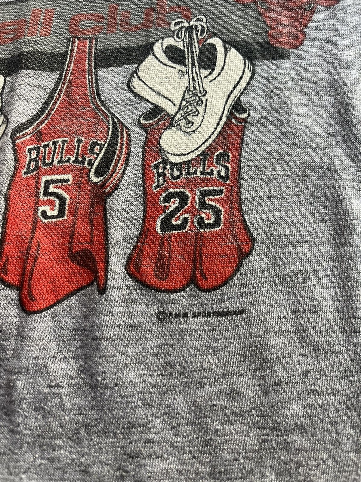 NBA Vintage CHICAGO BULLS basketball club 80’s Tshirt Size US L / EU 52-54 / 3 - 6 Thumbnail