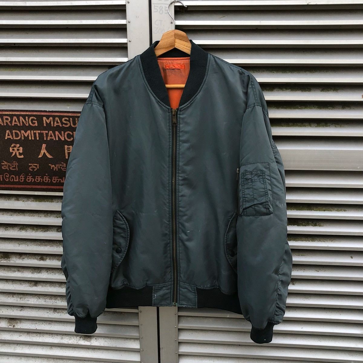 Vintage Vintage Uniqlo Sun Faded Ma-1 Bomber Jacket Size US XL / EU 56 / 4 - 2 Thumbnail