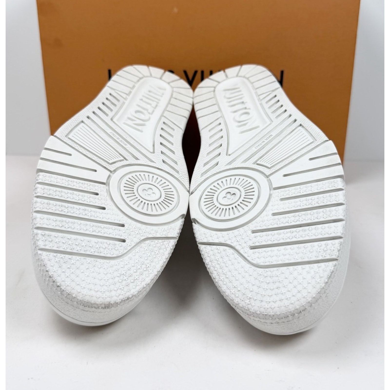 Louis Vuitton Size 8LV/9US - Louis Vuitton White Black Trainers Size US 9 / EU 42 - 8 Thumbnail