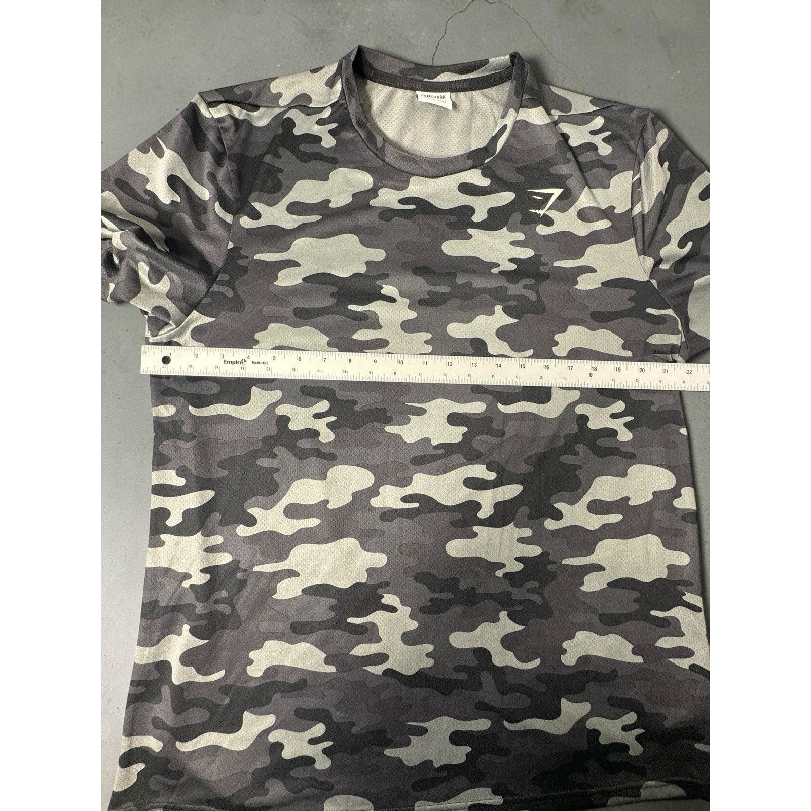 Gymshark Gymshark Shirt Mens XL Gray Camo Athletic Short Sleeve Size US XL / EU 56 / 4 - 2 Thumbnail