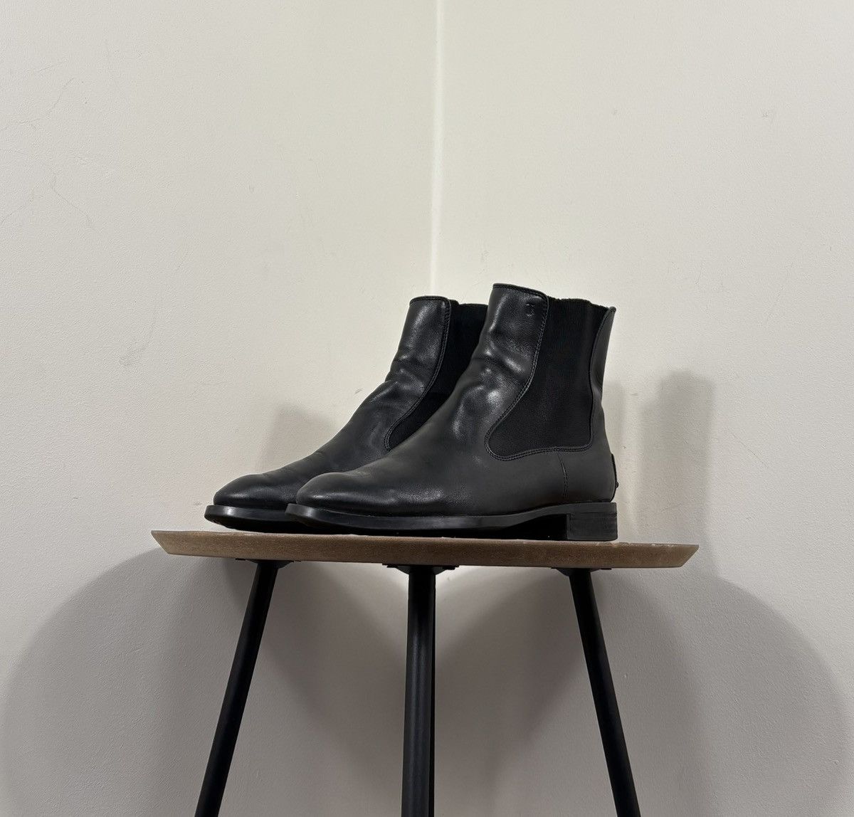Tod's Tod’s Women’s Black Low Heel Ankle Leather Chelsea Boots Size US 7.5 / IT 37.5 - 11 Thumbnail