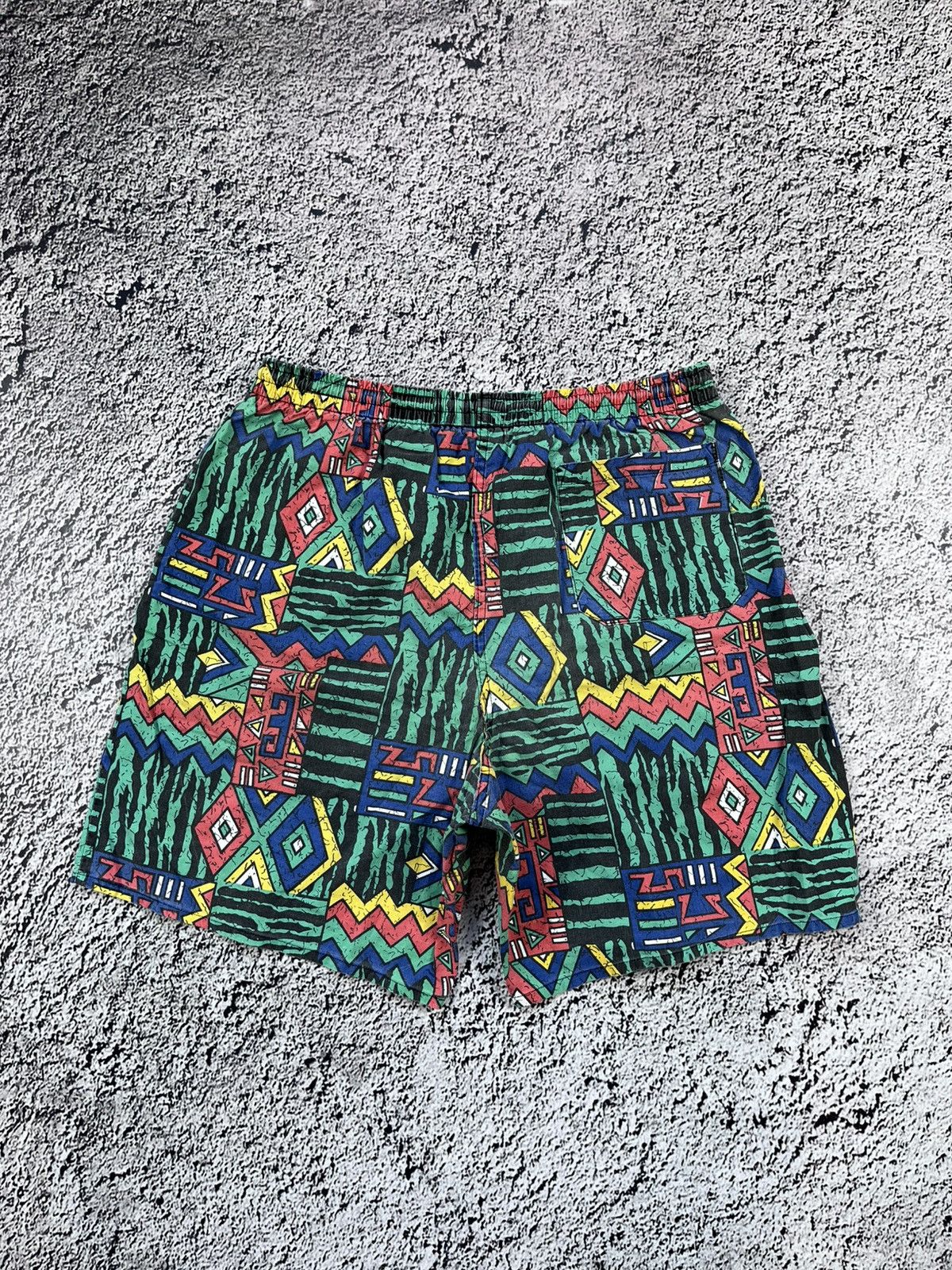Vintage Vintage 90s art shorts streetwear Hawaiian style size L Size US 34 / EU 50 - 1 Thumbnail
