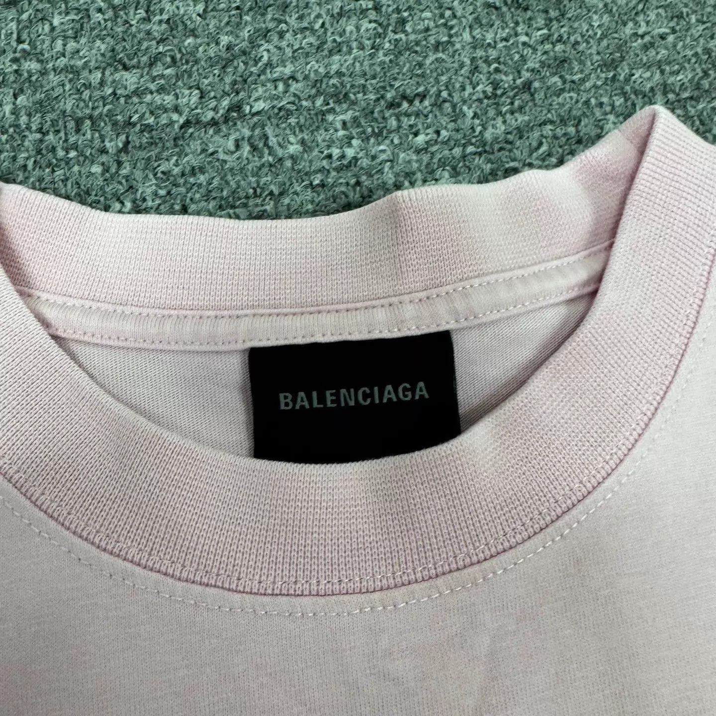 Balenciaga Balenciaga Pink Preppy Badge Print SS Tee XS 99N Size XS / US 0-2 / IT 36-38 - 5 Thumbnail