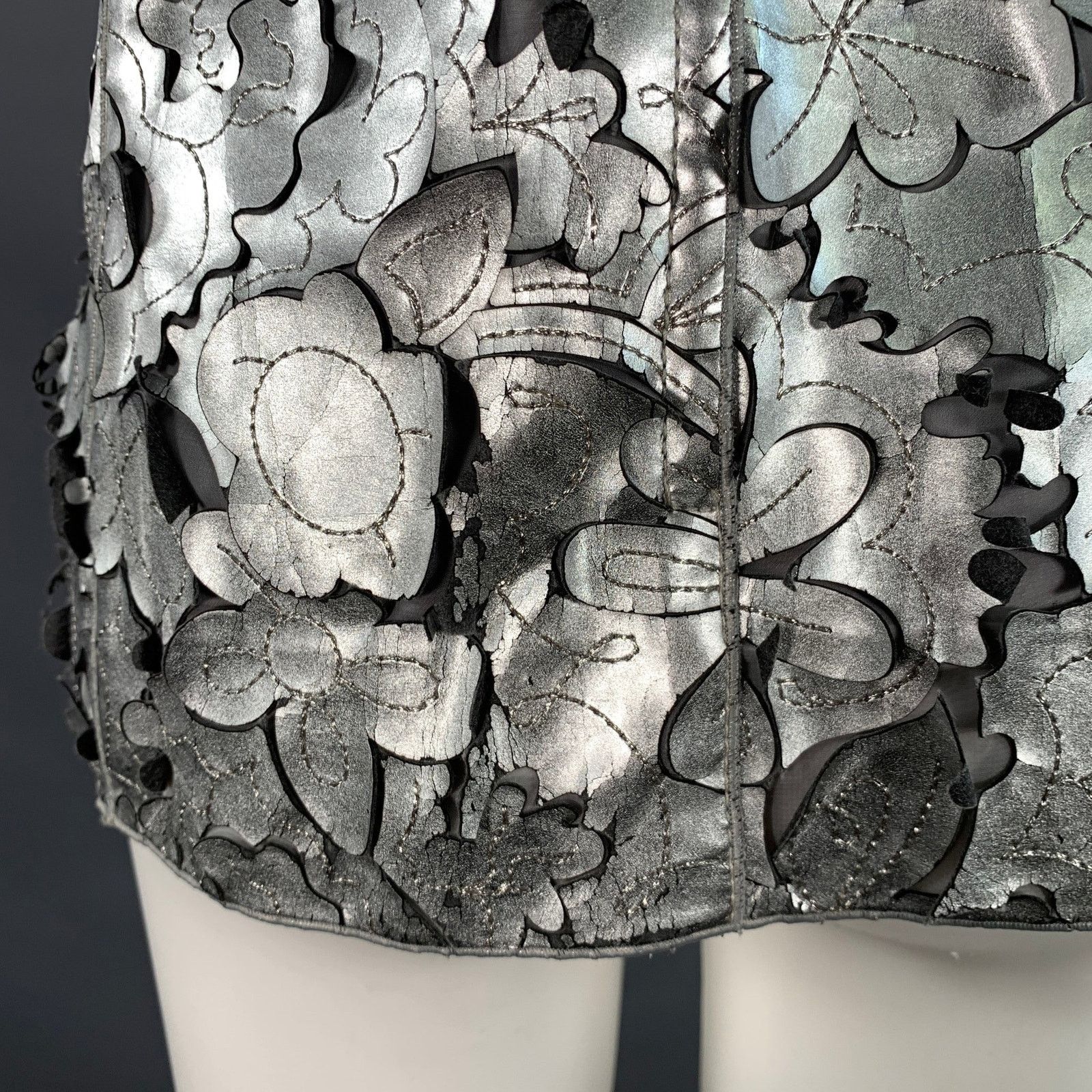 Marc Jacobs Silver Grey Leather Floral Cut Out Sleeveless Dress Top Size XS / US 0-2 / IT 36-38 - 6 Thumbnail
