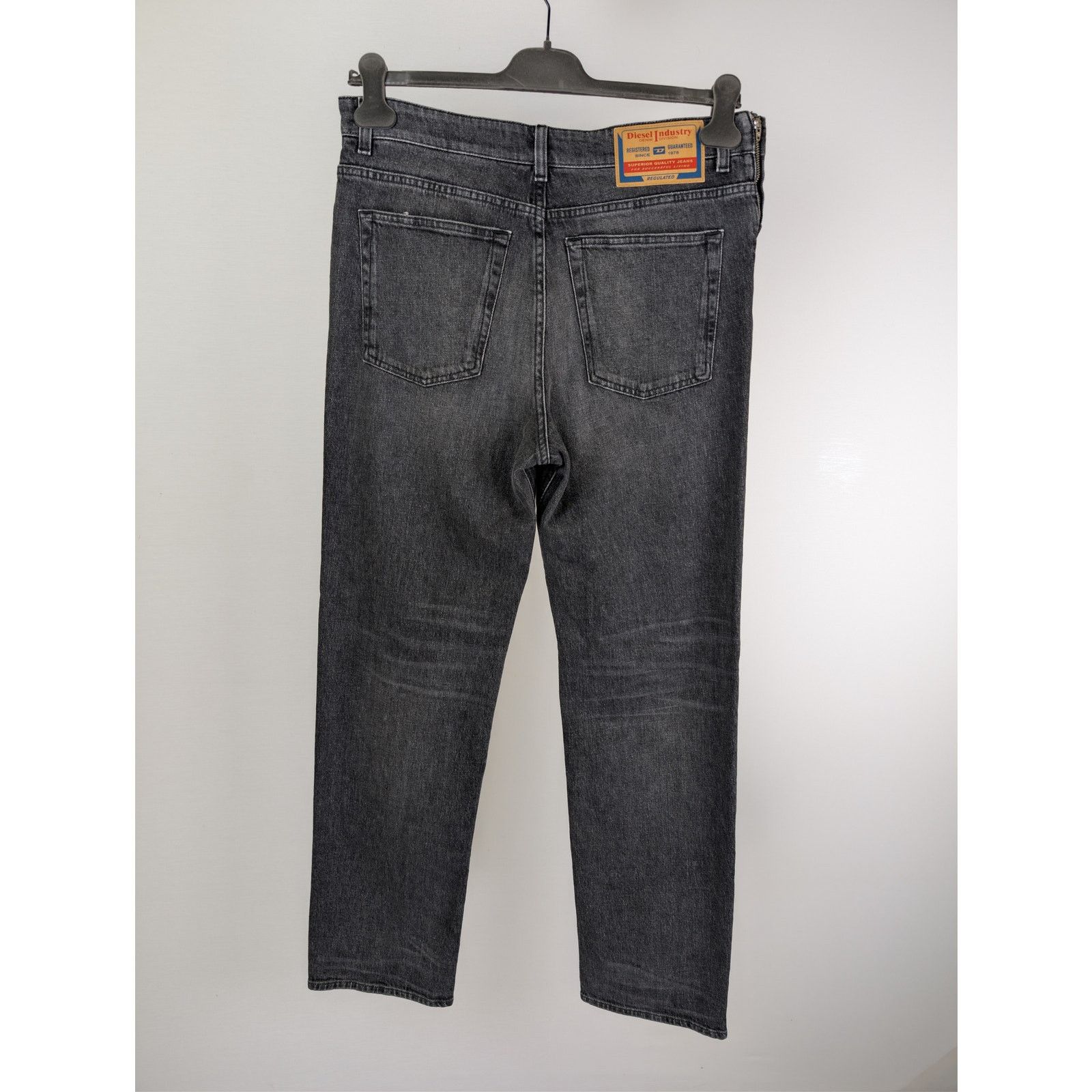 Diesel o1rshd1 D-Viker regular straight-leg jeans black / dark grey Size US 32 / EU 48 - 9 Thumbnail