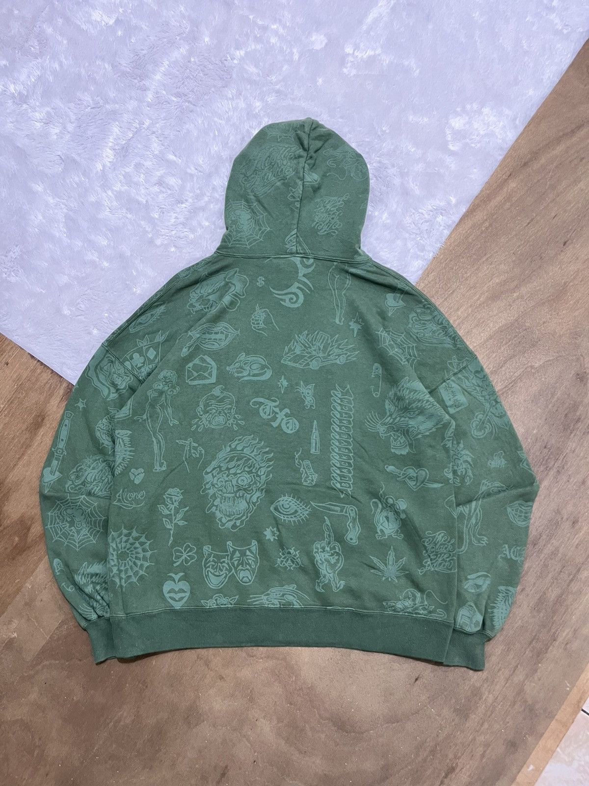 Other Black Eye Patch Green All Over Print Hoodie Japan Rare Size US L / EU 52-54 / 3 - 3 Thumbnail