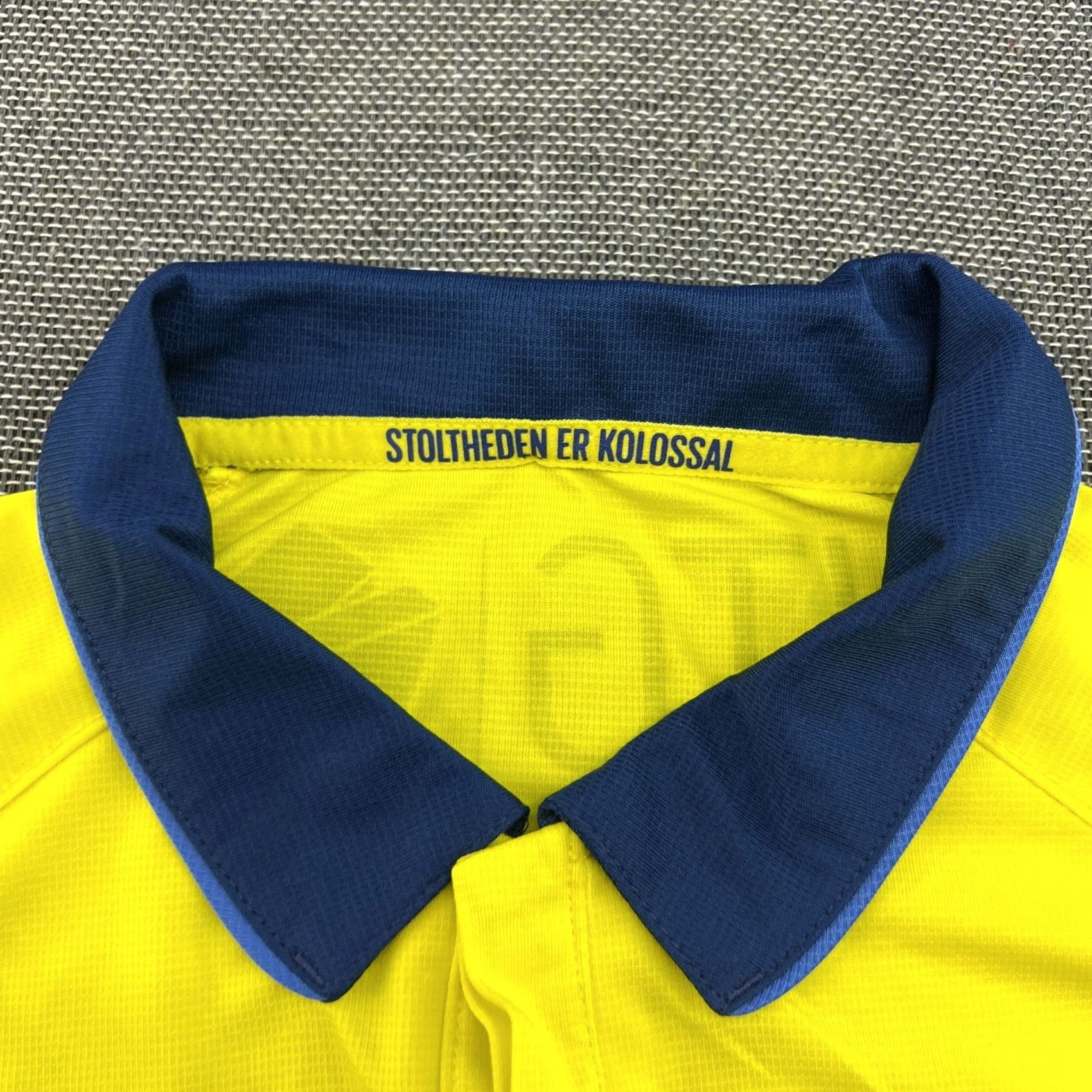 Hummel VINTAGE Brondby 2019 2020 Home Mens Football Jersey Small Hummel Shirt Camiseta Size US S / EU 44-46 / 1 - 7 Thumbnail