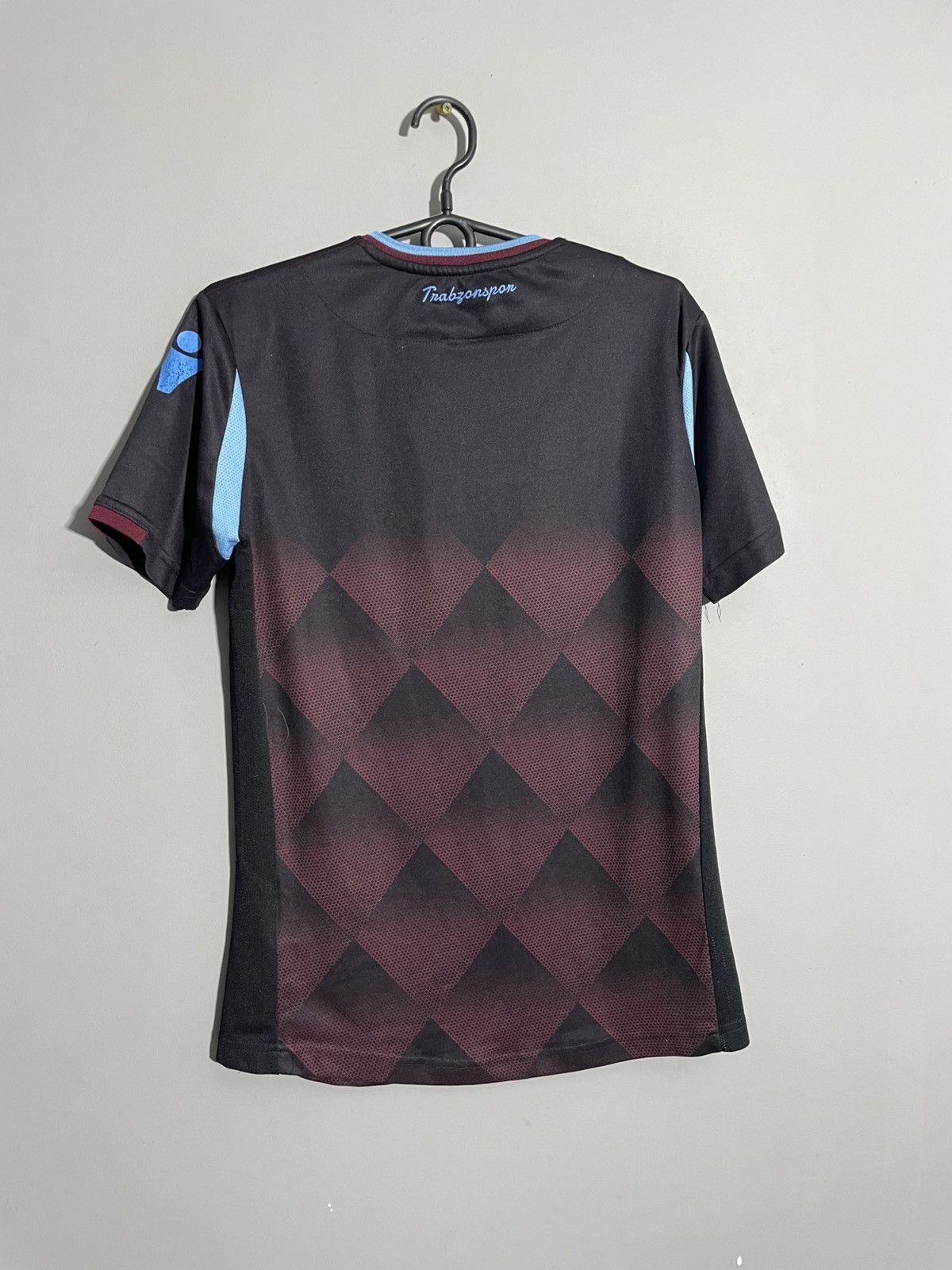 Macron × Vintage TRABZONSPOR 2018 2019 THIRD FOOTBALL SHIRT size S Size US S / EU 44-46 / 1 - 6 Thumbnail