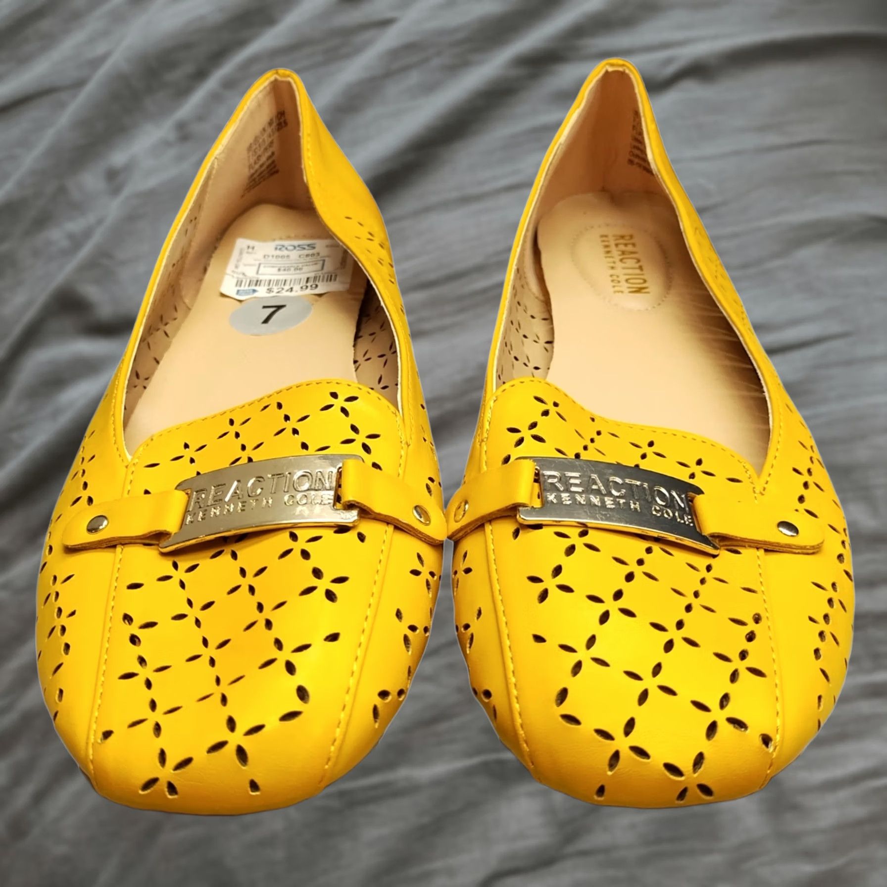 Kenneth Cole Kenneth Cole Reaction Flash Perf Flats Womens Size 7 Yellow Synthetic Cutout Slip On - NWOB Size US 7 / IT 37 - 1 Thumbnail