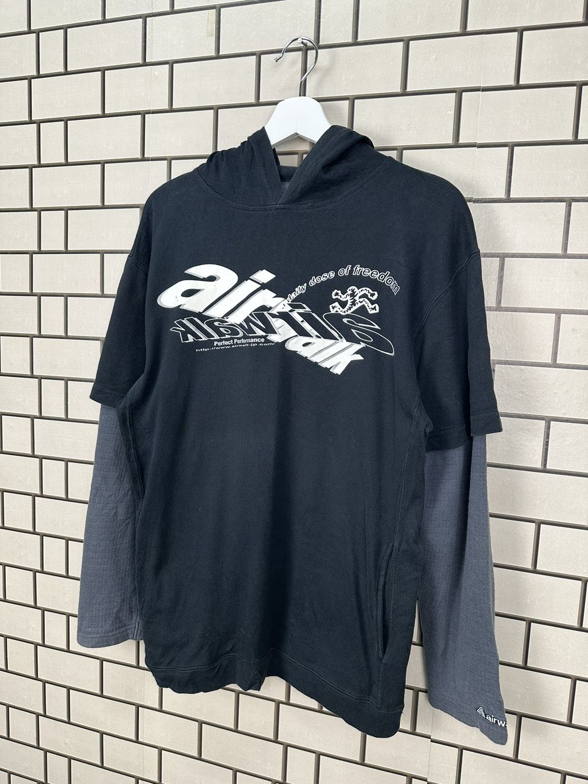 Airwalk Airwalk Hooded LongSleeve Nice Design Size US L / EU 52-54 / 3 - 3 Thumbnail