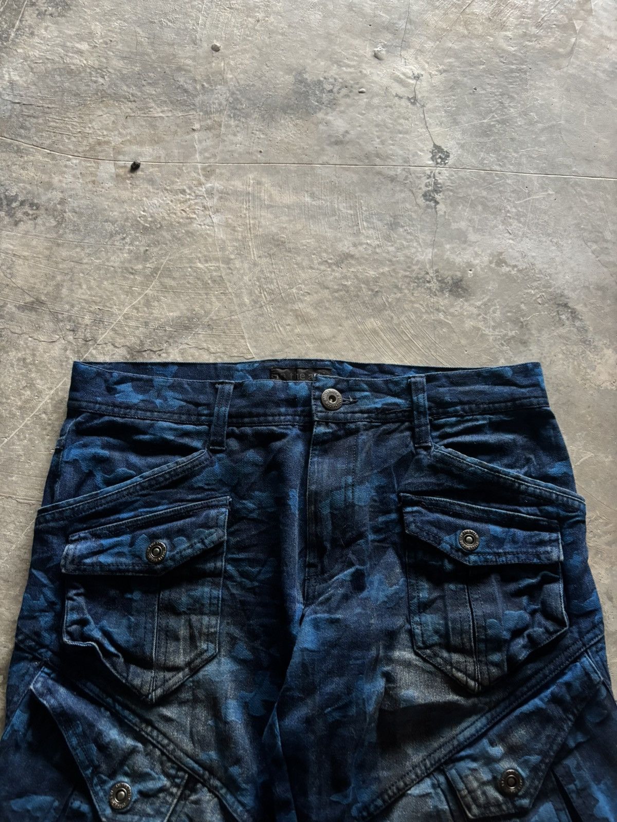 In The Attic IN THE ATTIC CAMO CARGO PANT FADE WASHED MULTIPCOKET Size US 32 / EU 48 - 2 Thumbnail