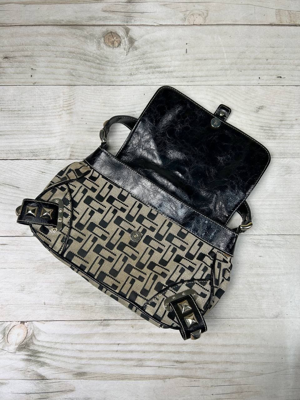 Guess Vintage Guess Leather Monogram Shoulder Bag Y2K Size ONE SIZE - 17 Thumbnail