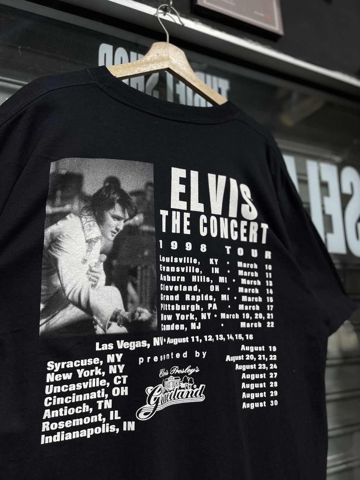 Other Vintage 90’s Elvis Presley The Concert Tour 1998 Size US XL / EU 56 / 4 - 6 Thumbnail