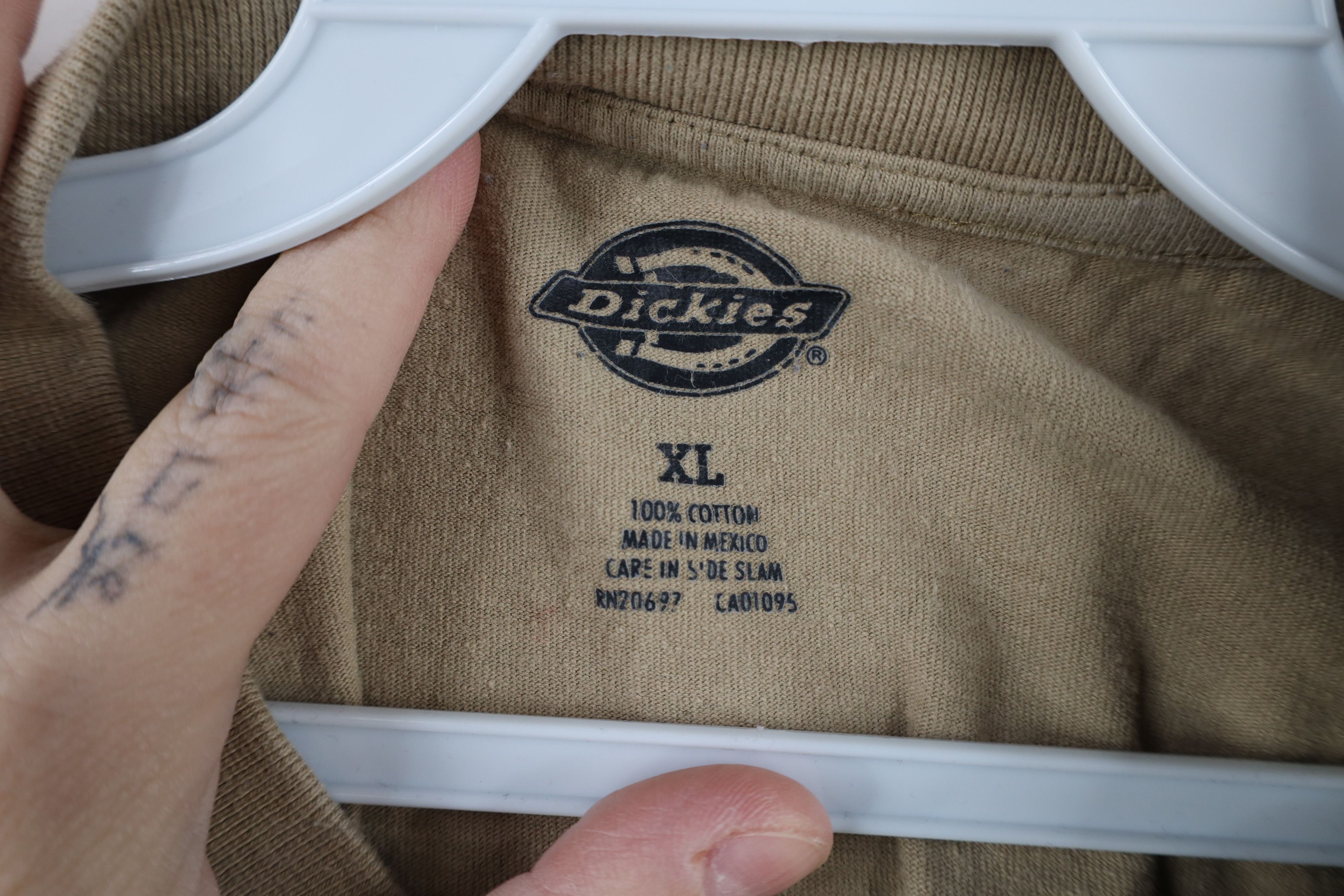 Dickies × Vintage Vintage Y2K Dickies Spell Short Sleeve Henley T-Shirt Beige Size US XL / EU 56 / 4 - 8 Thumbnail