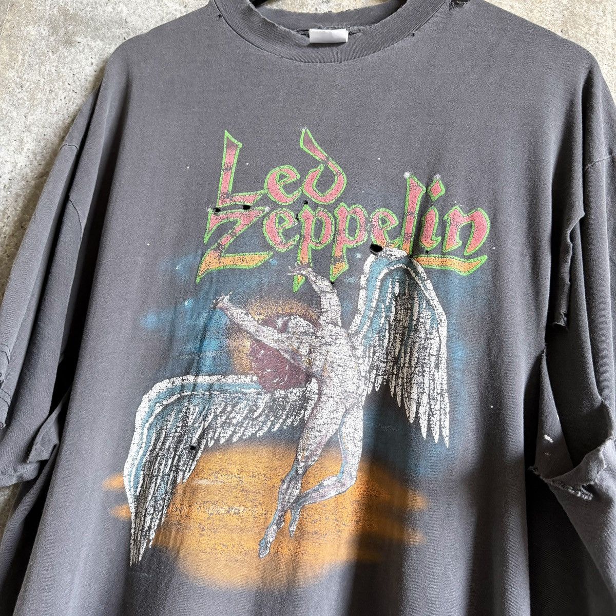 Vintage 90’s Vintage THRASHED Led Zeppelin T Shirt Size US XL / EU 56 / 4 - 2 Thumbnail