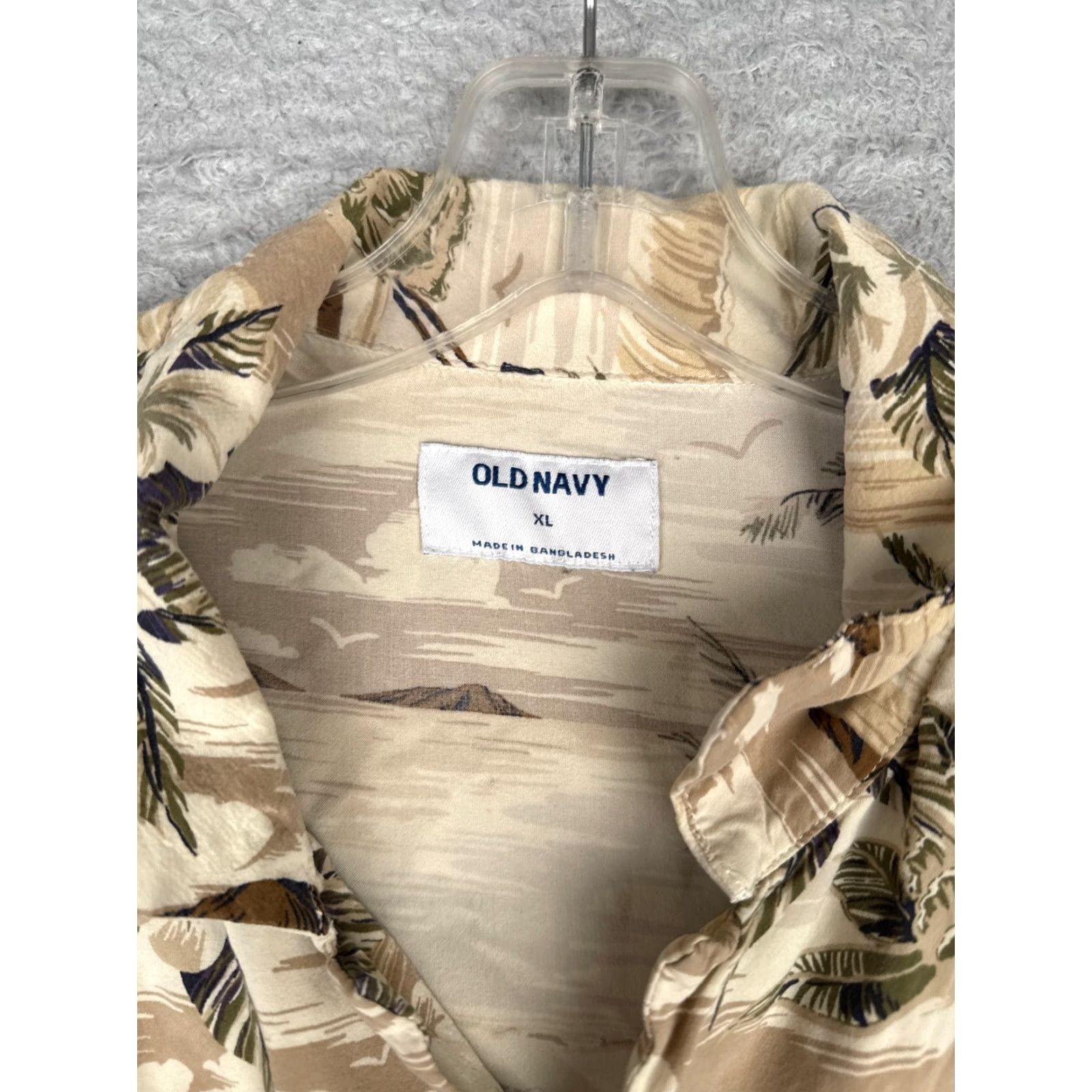 Old Navy VINTAGE Old Navy Shirt Men Extra Large Beige Floral Palm Button Up 100% Rayon Hawaiian Size US XL / EU 56 / 4 - 6 Thumbnail