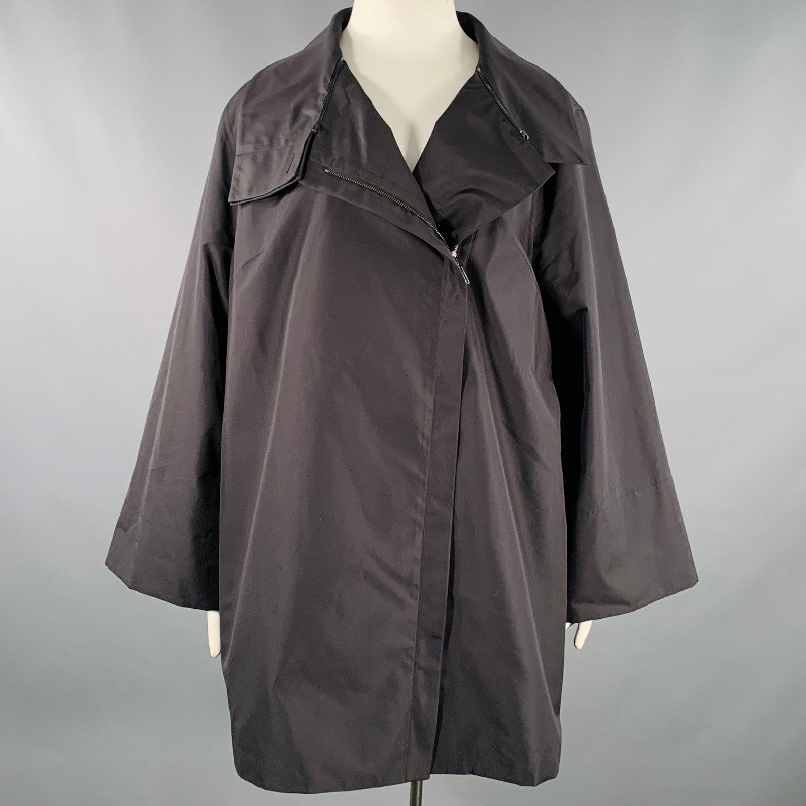 Akris AKRIS Size 12 Black Silk Zip Up Coat Size XL / US 12-14 / IT 48-50 - 1 Thumbnail