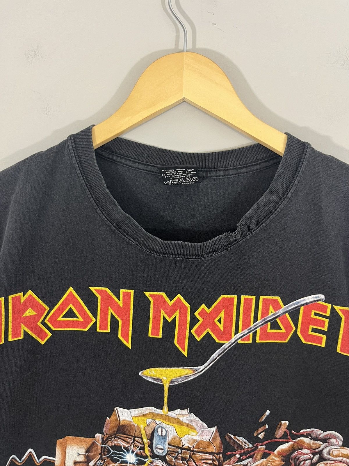 Band Tees IRON MAIDEN Play With Madness Thrashed Band Tee Size US L / EU 52-54 / 3 - 3 Thumbnail