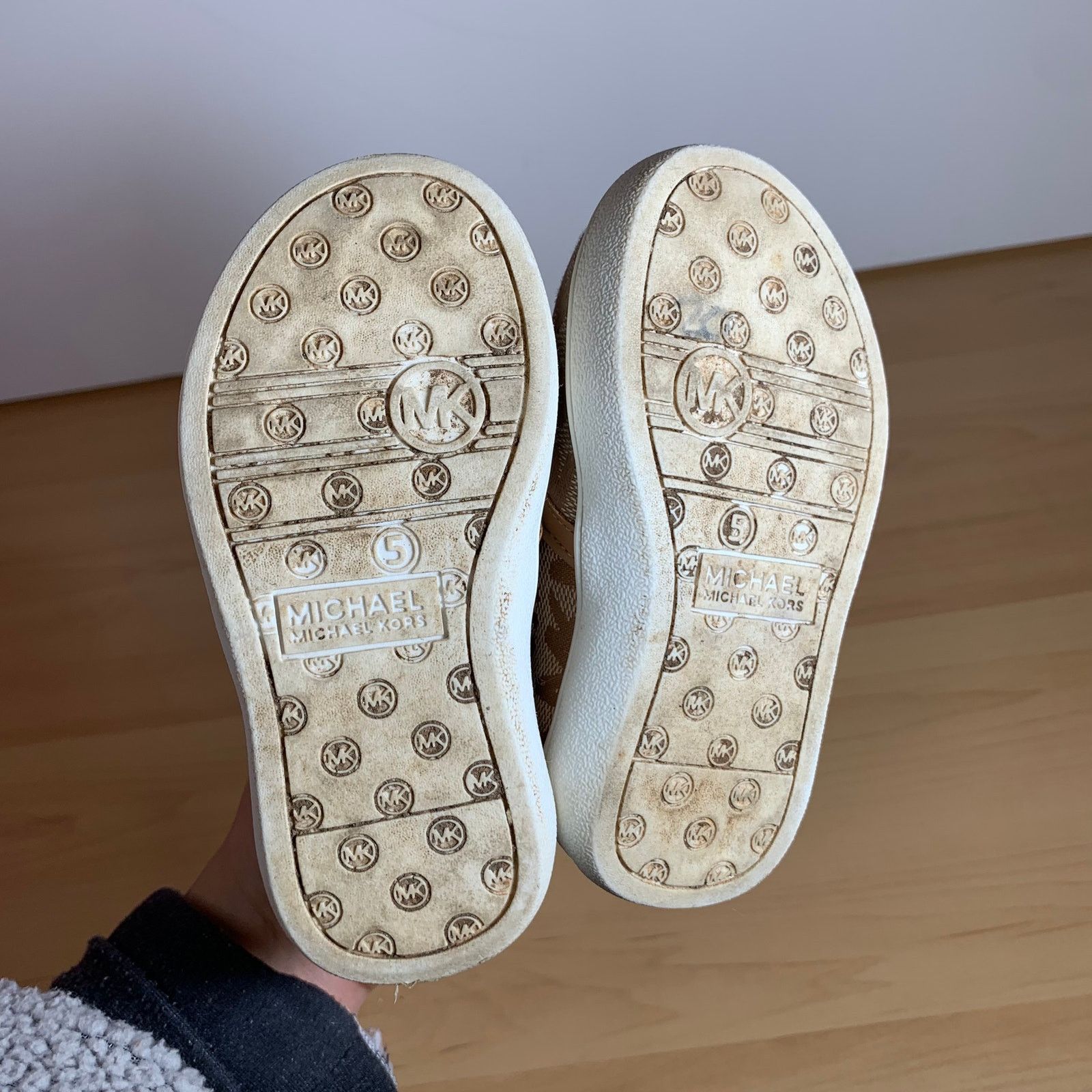 Michael Kors Kids' Michael Kors Tan/White Shoes with Logo Print Size 5US Size US 5 / EU 37 - 4 Thumbnail
