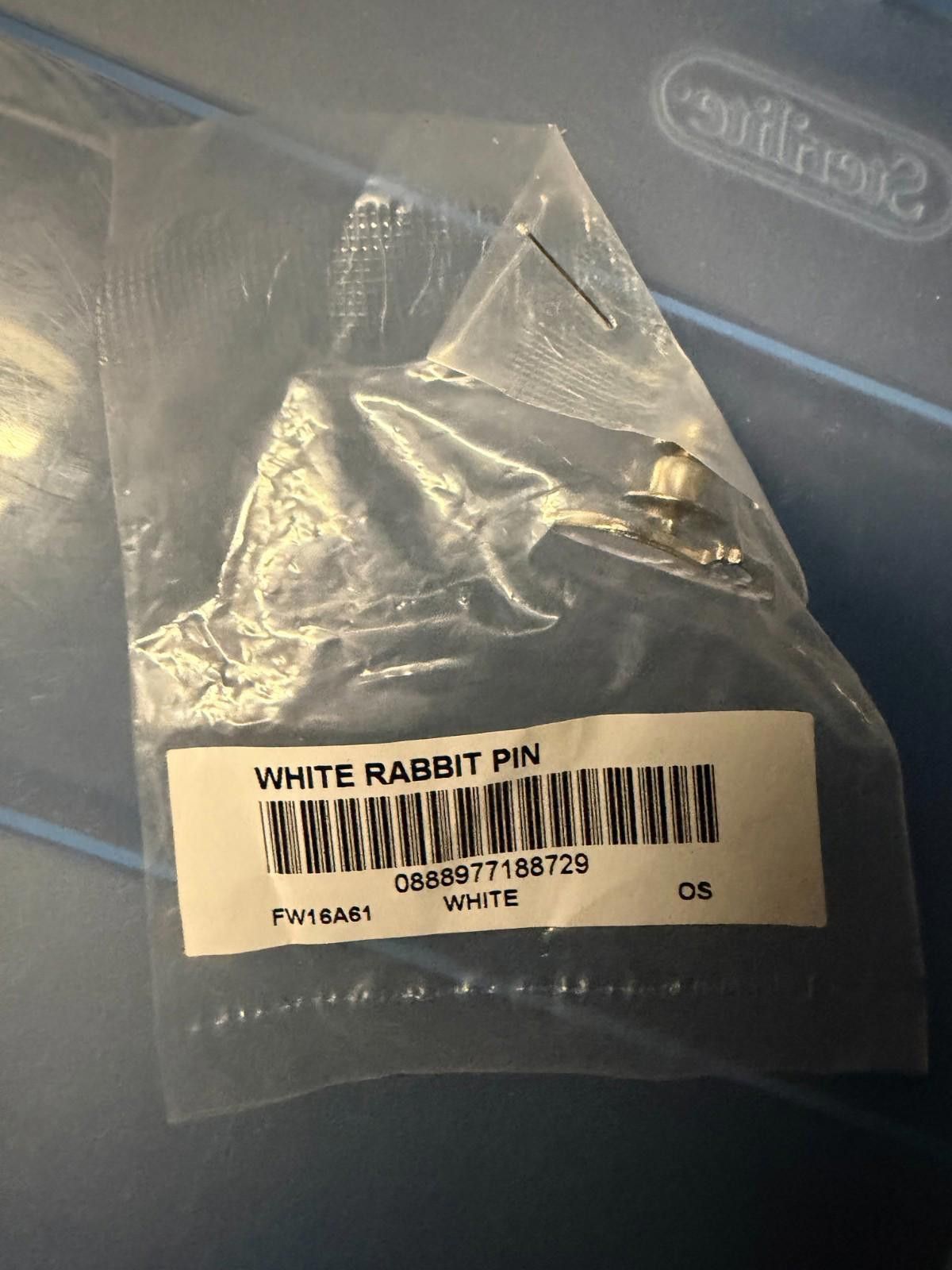 Supreme Supreme White Bunny Rabbit Pin FW16 Size ONE SIZE - 2 Thumbnail