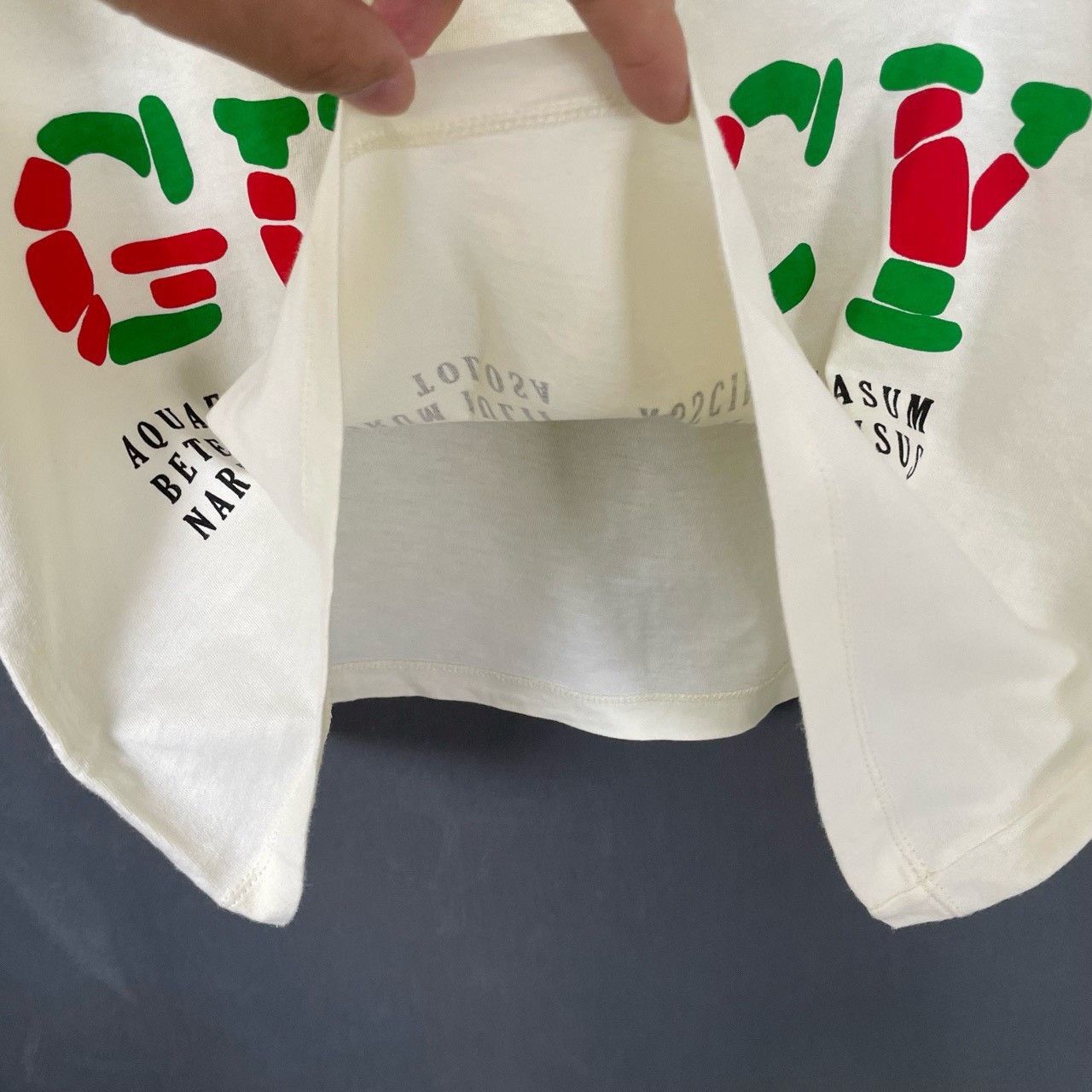 Gucci Gucci White Knight Short Sleeve 2501-Nextarrow Size US S / EU 44-46 / 1 - 4 Thumbnail