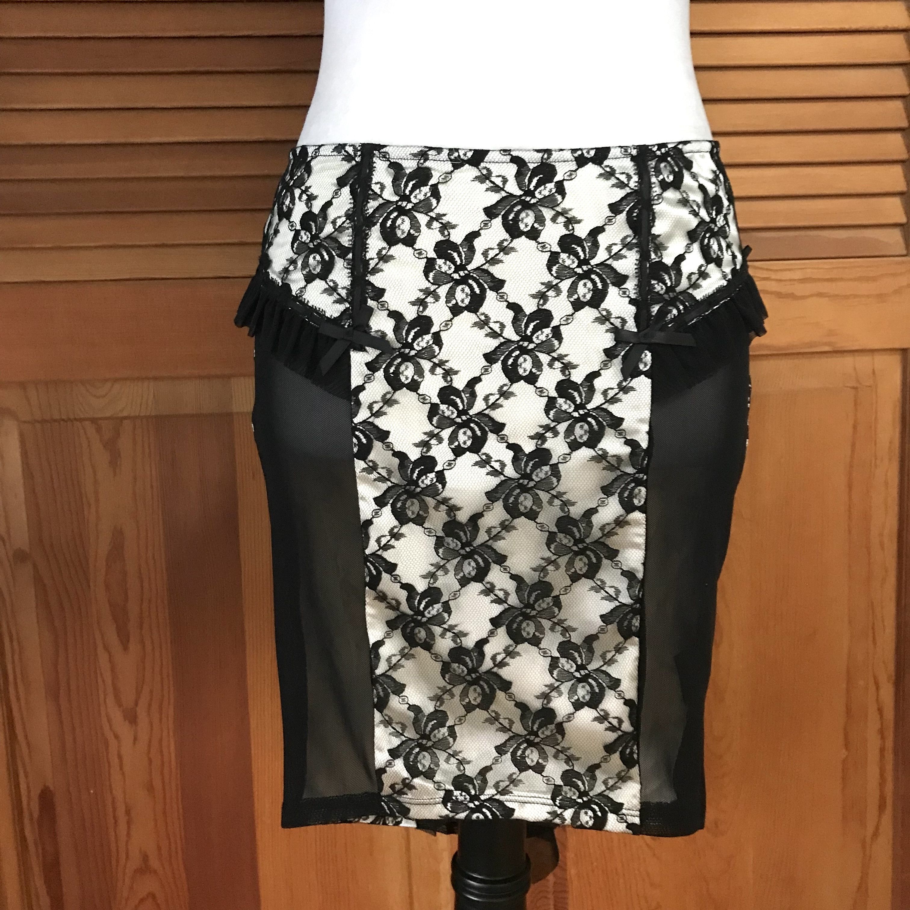 Lip Service Vintage Lip Service Vaudeville Vamps Coquette Ivory Skirt XS Size 25" / US 0 / IT 36 - 2 Thumbnail