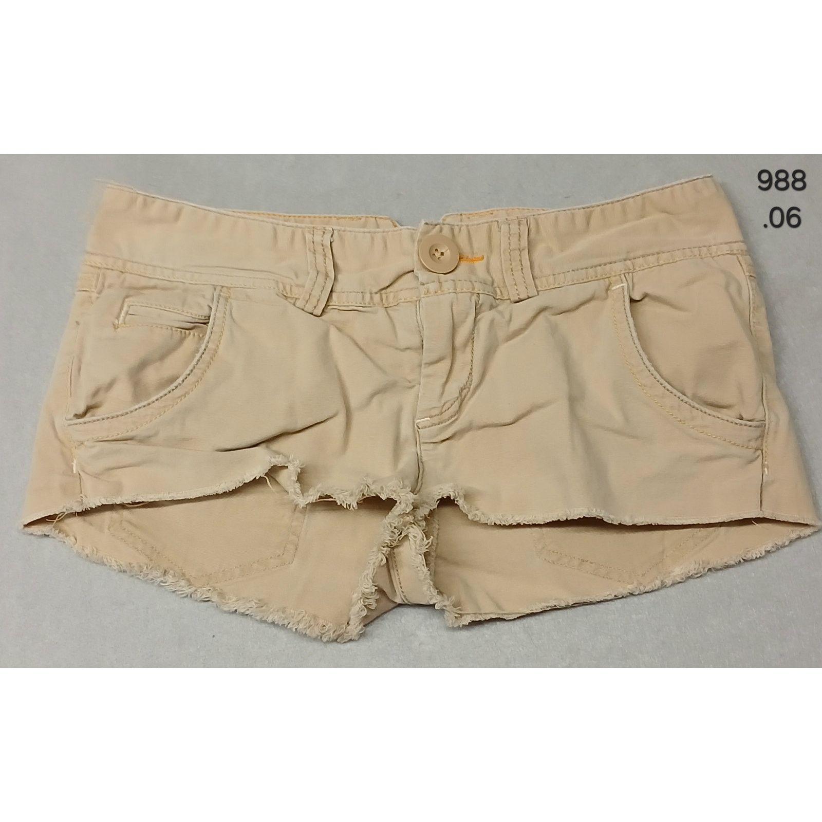 American Eagle Outfitters American Eagle (4) Mid Rise Beige Khaki Chino Shorts Size 27" / US 4 / IT 40 - 1 Thumbnail
