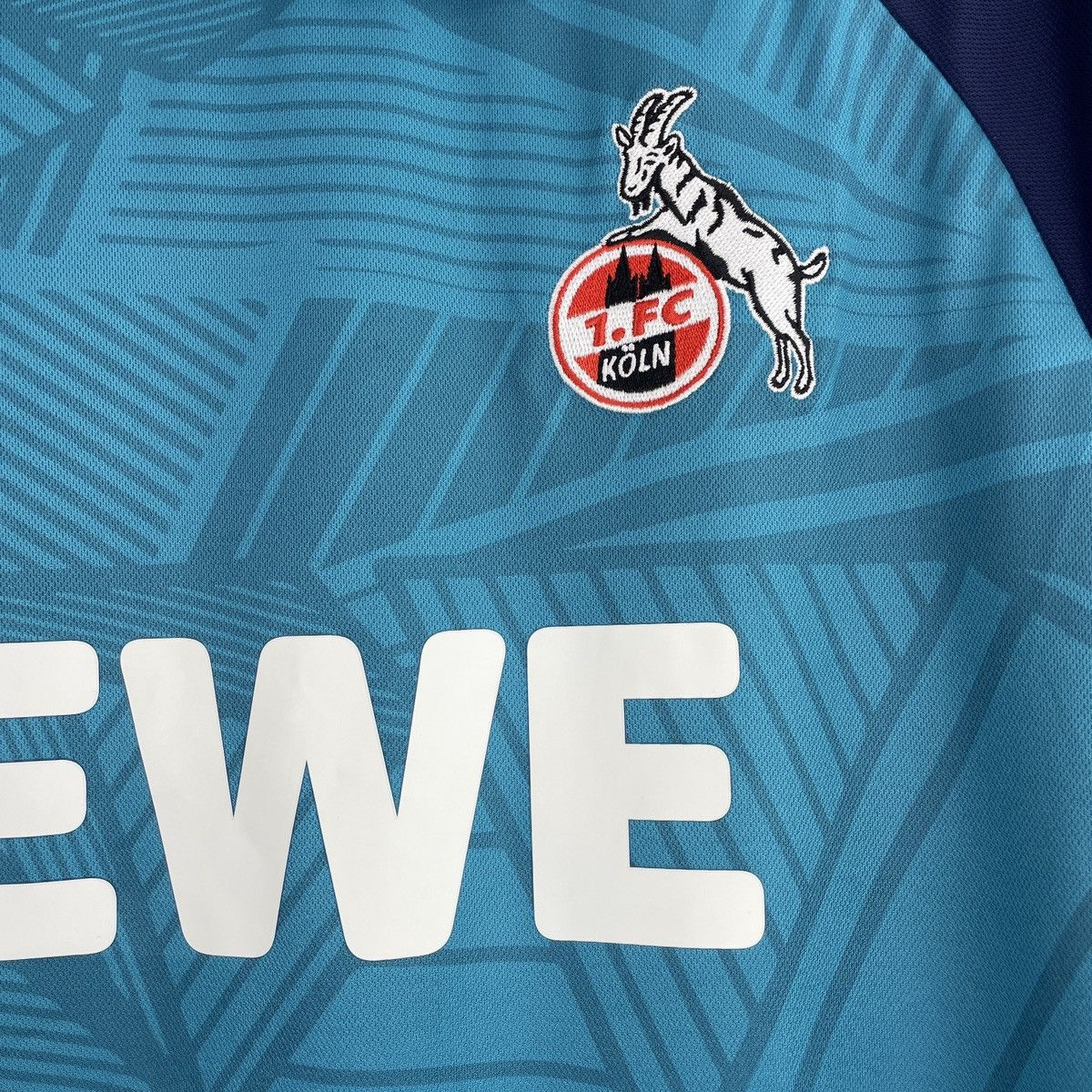 Hummel 1. FC Koln x Hummel Third Jersey Shirt 2024/2025 size L-XL Size US L / EU 52-54 / 3 - 5 Thumbnail