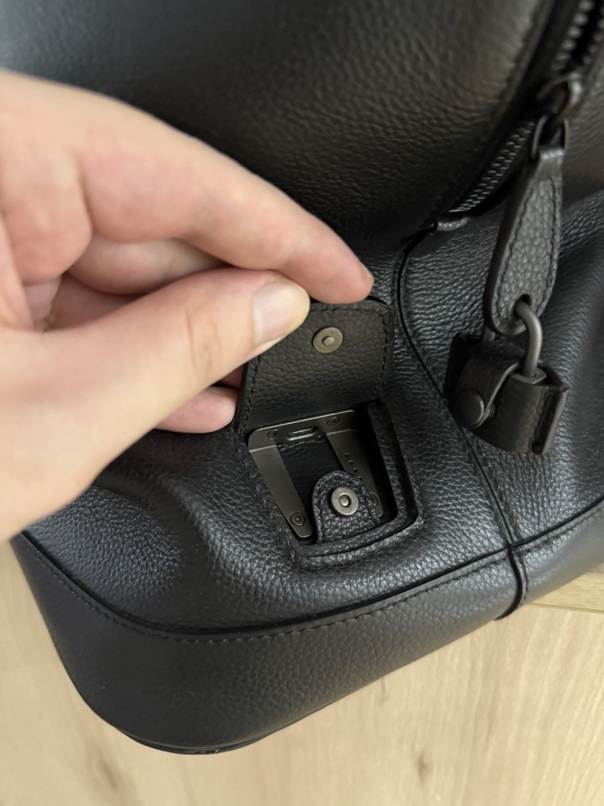Balenciaga *HUGE* Balenciaga LED projector black bag Size ONE SIZE - 9 Thumbnail