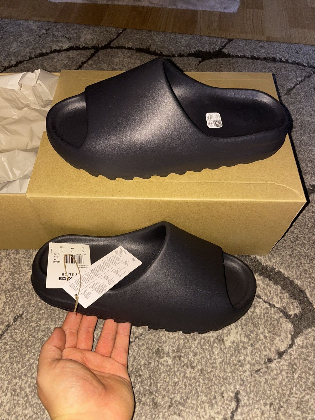 Yeezy Yeezy Slides Onyx US11/EU46 Size US 11 / EU 44 - 1 Thumbnail