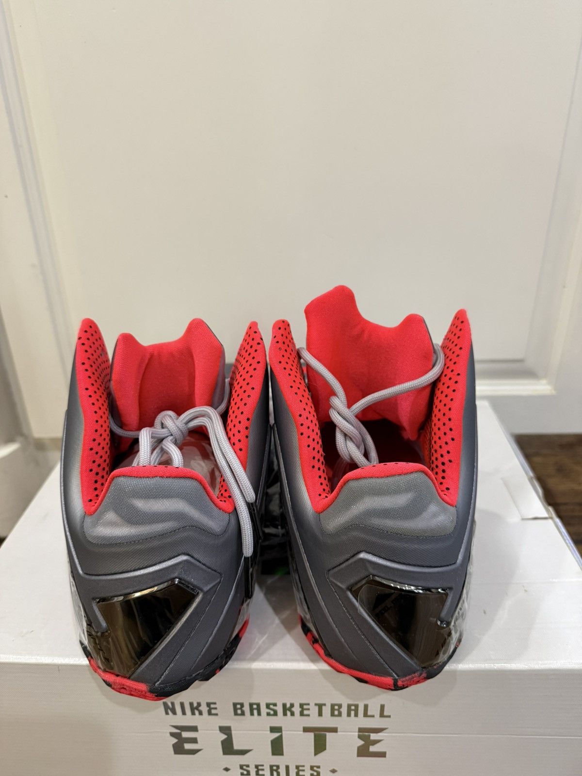 Nike LeBron 11 Elite Team Size US 13 / EU 46 - 2 Thumbnail
