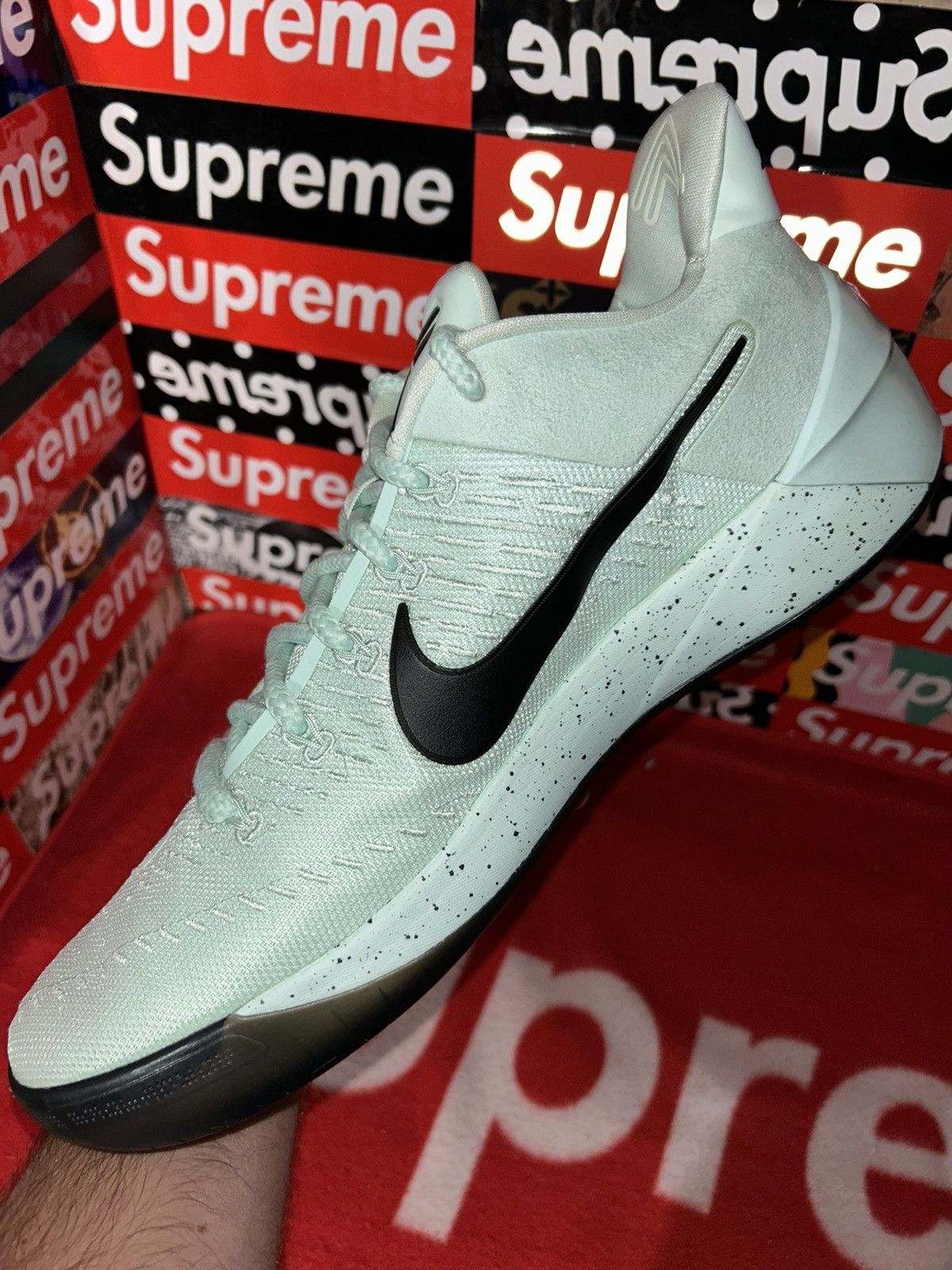 Nike Nike Kobe AD Igloo 2017 Mint Green 852425-300 size 13.5 VNDS Size US 13 / EU 46 - 9 Thumbnail