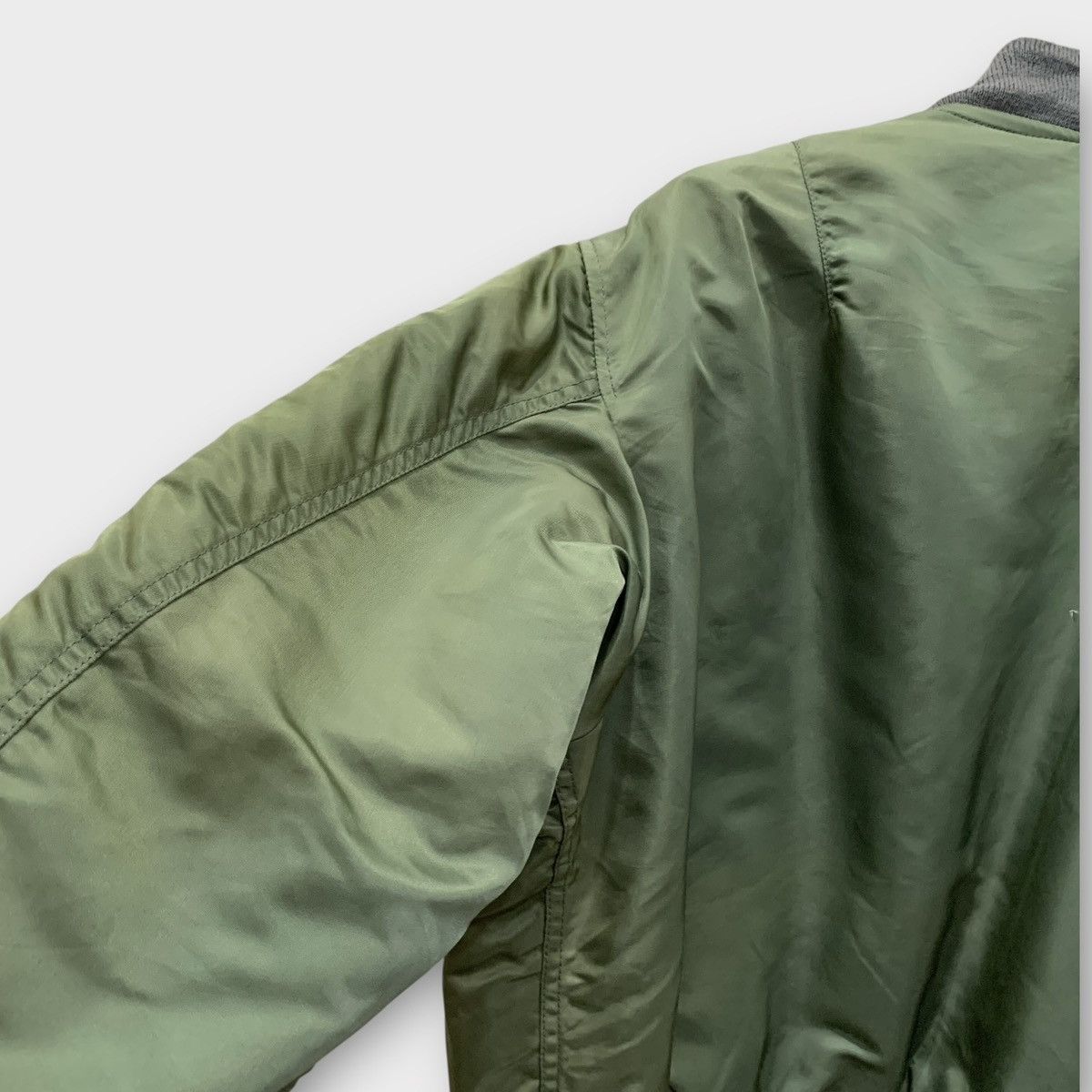 Avirex VINTAGE 90s USAF MA 1 FLIGHT BOMBER JACKET REVERSIBLE Size US L / EU 52-54 / 3 - 8 Thumbnail
