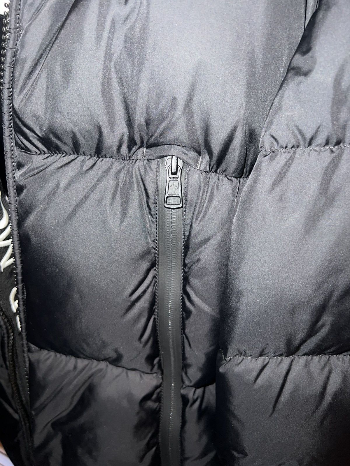 Moncler Moncler Men's Montcla Logo-Hood Puffer Jacket Size US L / EU 52-54 / 3 - 4 Thumbnail