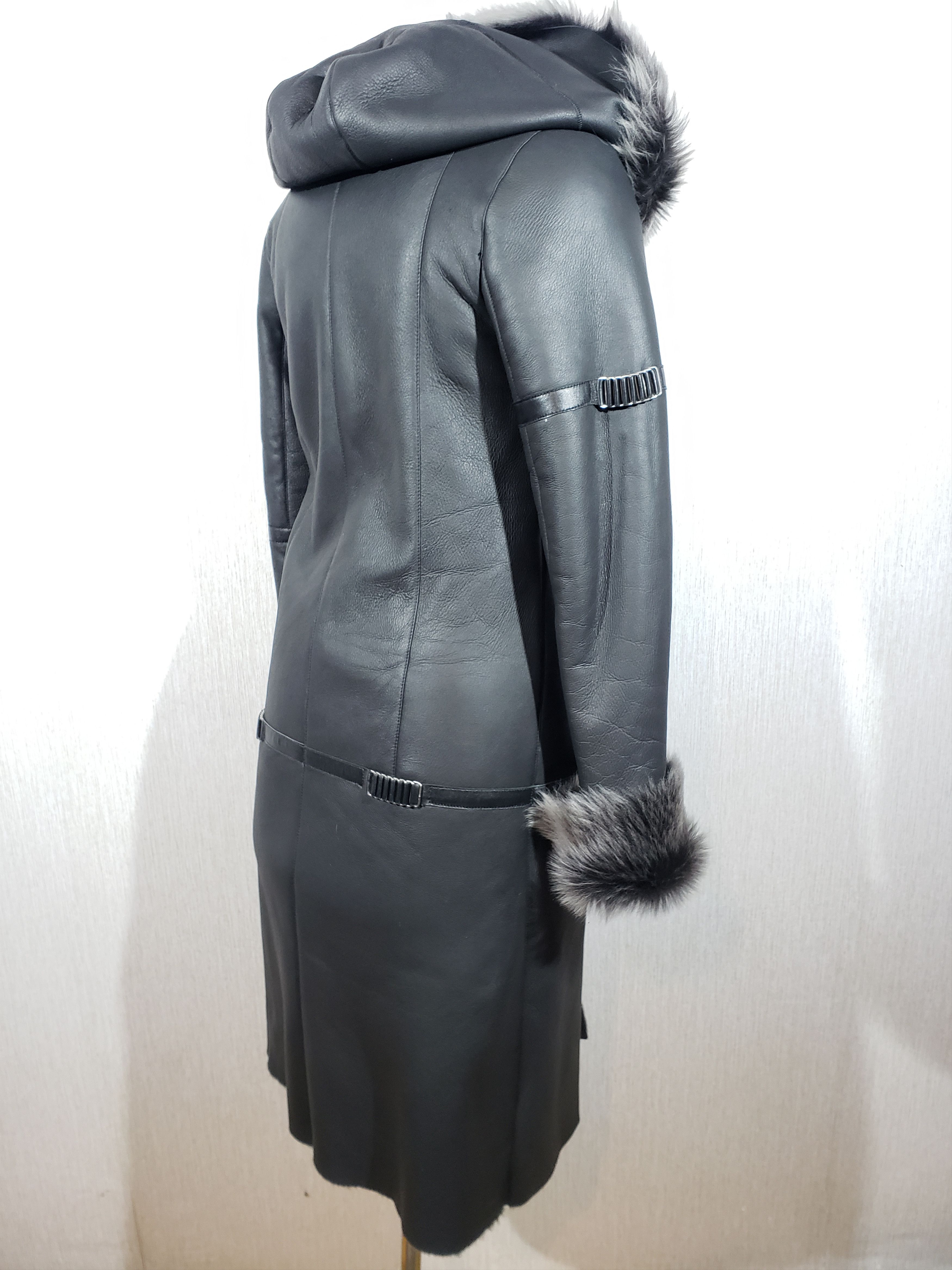 Other Stylish black sheepskin coat with a luxurious warm hood. Size M / US 6-8 / IT 42-44 - 5 Thumbnail