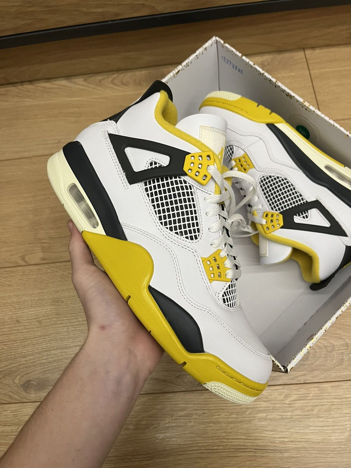 Nike Jordan 4 Retro Vivid Sulfur Size US 11.5 / EU 44-45 - 3 Thumbnail