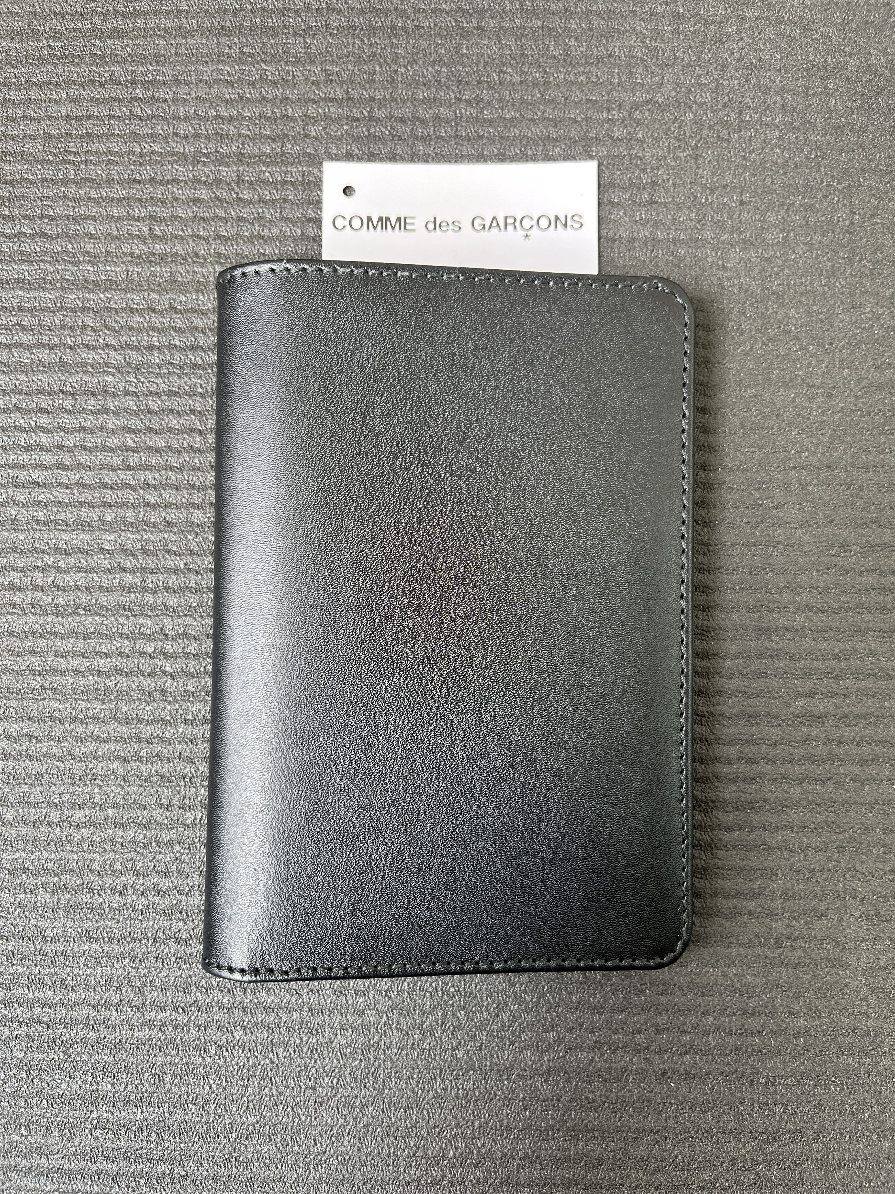 Comme des Garcons Comme des Garcons Classic Passport Holder Size ONE SIZE - 1 Thumbnail