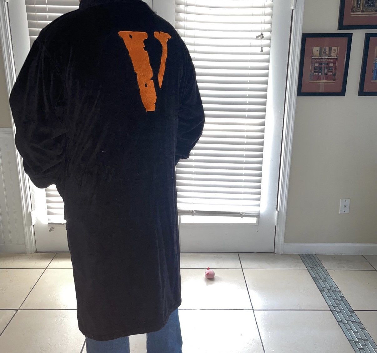 Vlone Vlone robe Size US L / EU 52-54 / 3 - 1 Thumbnail