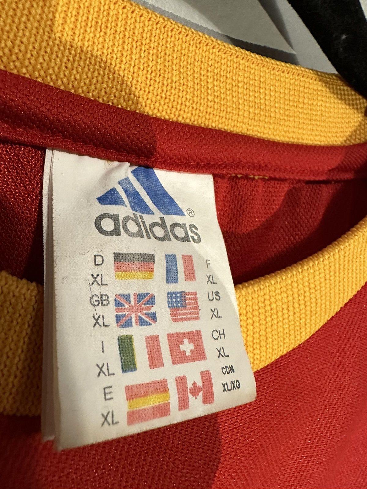 Adidas Retro Adidas España 🇪🇸 2002 Morientes #9 Jersey Size US L / EU 52-54 / 3 - 5 Thumbnail